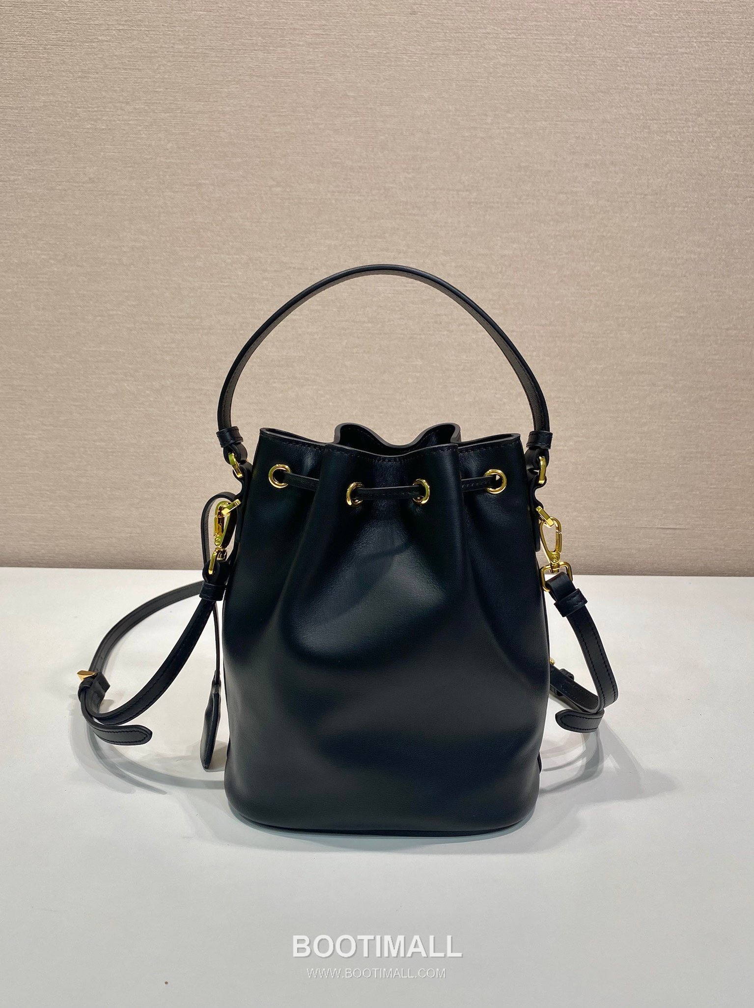 Prada Calfskin Leather Bucket Bag with Key Holder and Adjustable Strap 프라다 카프스킨 가죽 키홀더 조절 스트랩 버킷백 1BE067 15.5cm 5
