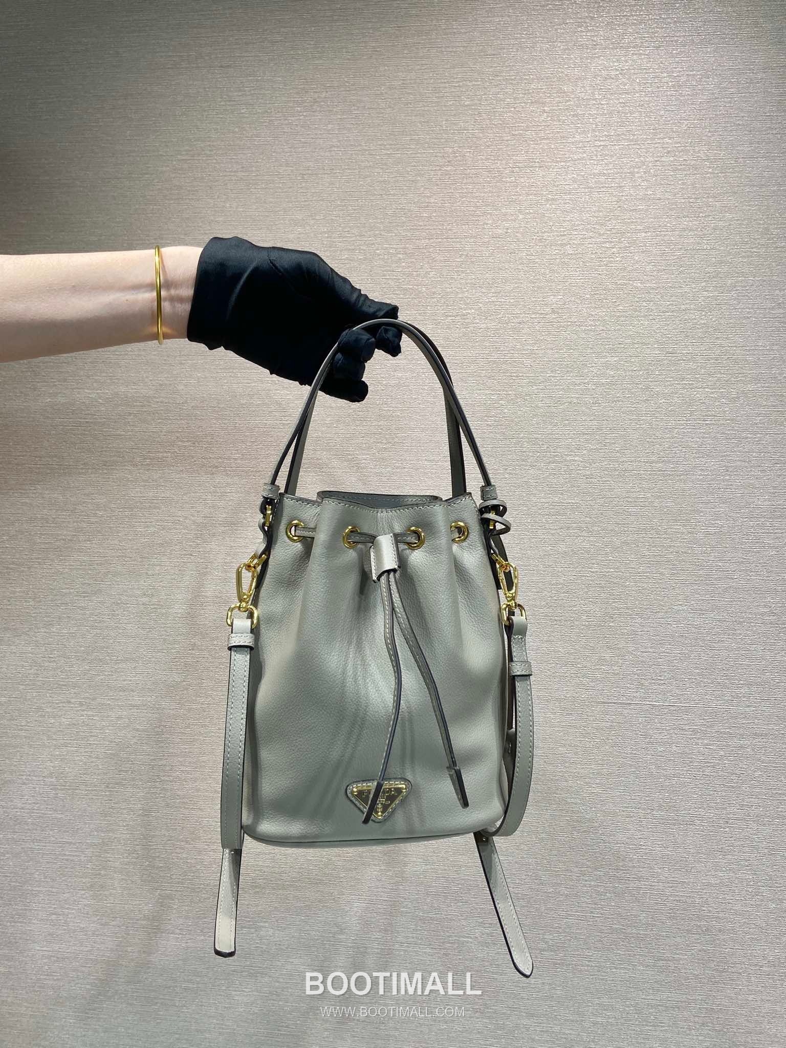 Prada Calfskin Leather Bucket Bag with Key Holder and Adjustable Strap 프라다 카프스킨 가죽 키홀더 조절 스트랩 버킷백 1BE067 15.5cm 1