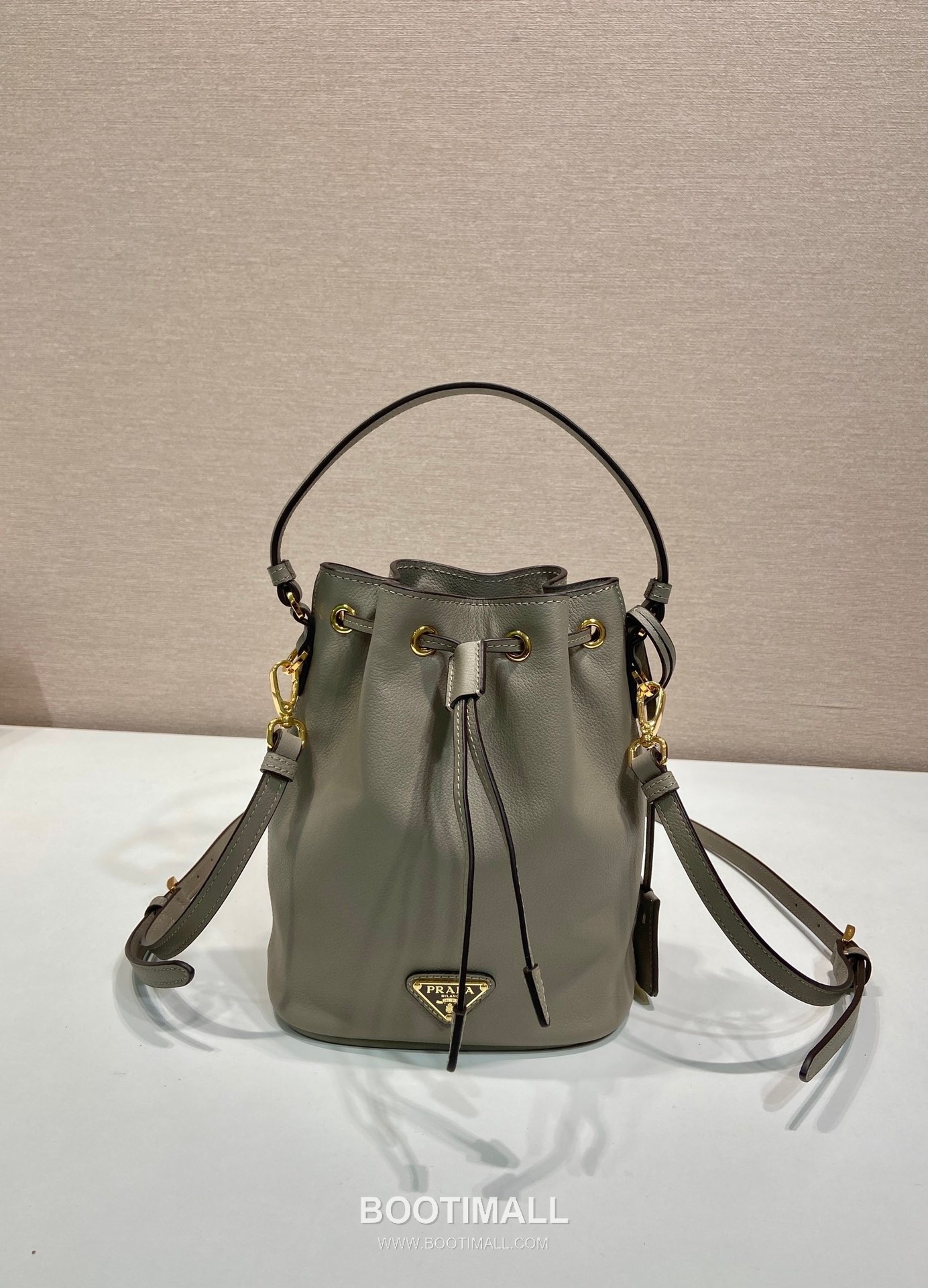 Prada Calfskin Leather Bucket Bag with Key Holder and Adjustable Strap 프라다 카프스킨 가죽 키홀더 조절 스트랩 버킷백 1BE067 15.5cm 2