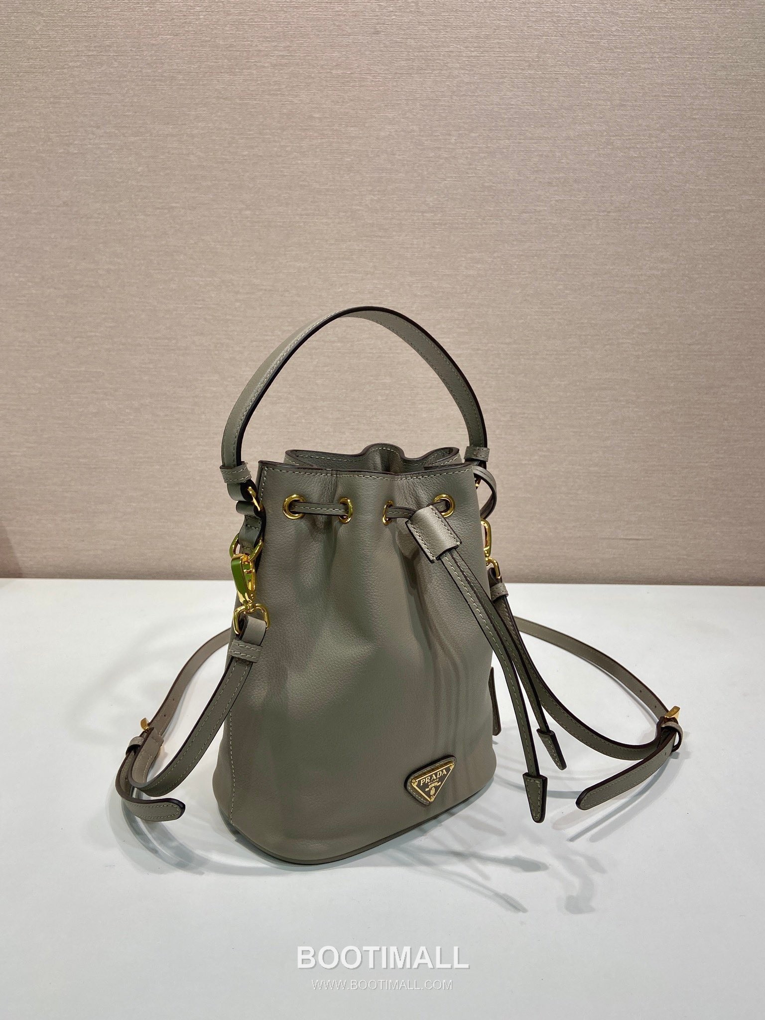 Prada Calfskin Leather Bucket Bag with Key Holder and Adjustable Strap 프라다 카프스킨 가죽 키홀더 조절 스트랩 버킷백 1BE067 15.5cm 3