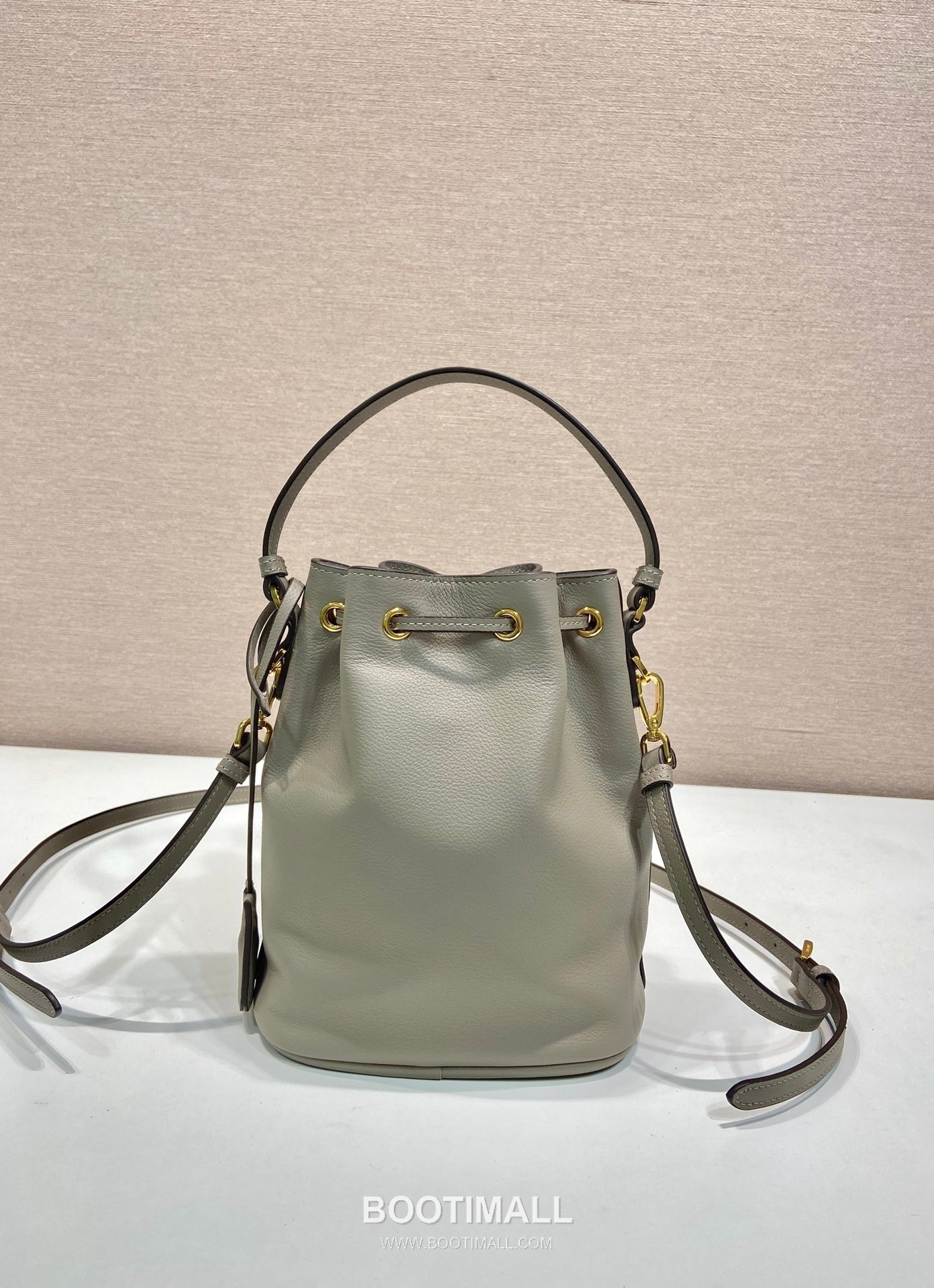 Prada Calfskin Leather Bucket Bag with Key Holder and Adjustable Strap 프라다 카프스킨 가죽 키홀더 조절 스트랩 버킷백 1BE067 15.5cm 5