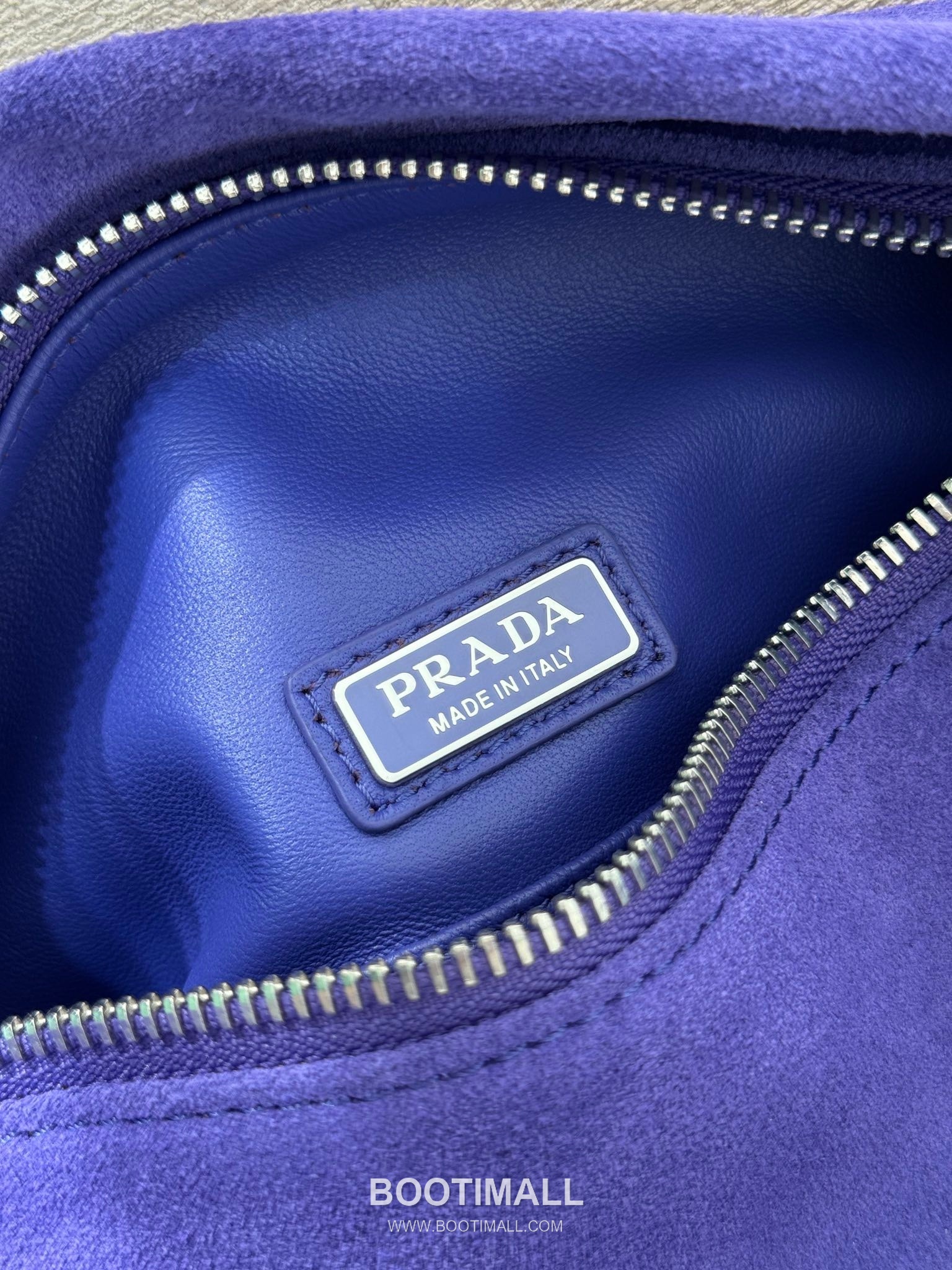 Prada Suede Leather Boston Bag with Vintage Finish and Adjustable Strap 프라다 스웨이드 가죽 빈티지 피니시 조절 스트랩 보스턴백 2VH188 24cm 9