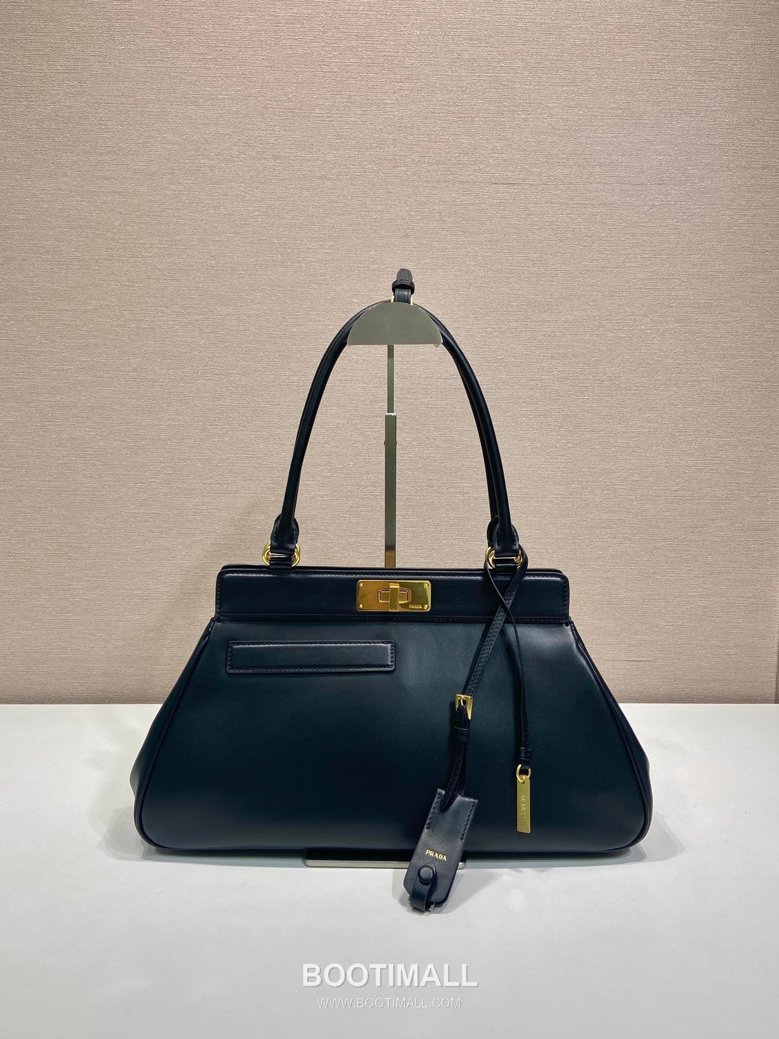 Prada Calfskin Leather Tote Bag with Front Back Pocket and Turn Lock Detail 프라다 카프스킨 가죽 앞뒤 포켓 턴락 토트백 1BG569 38cm 1