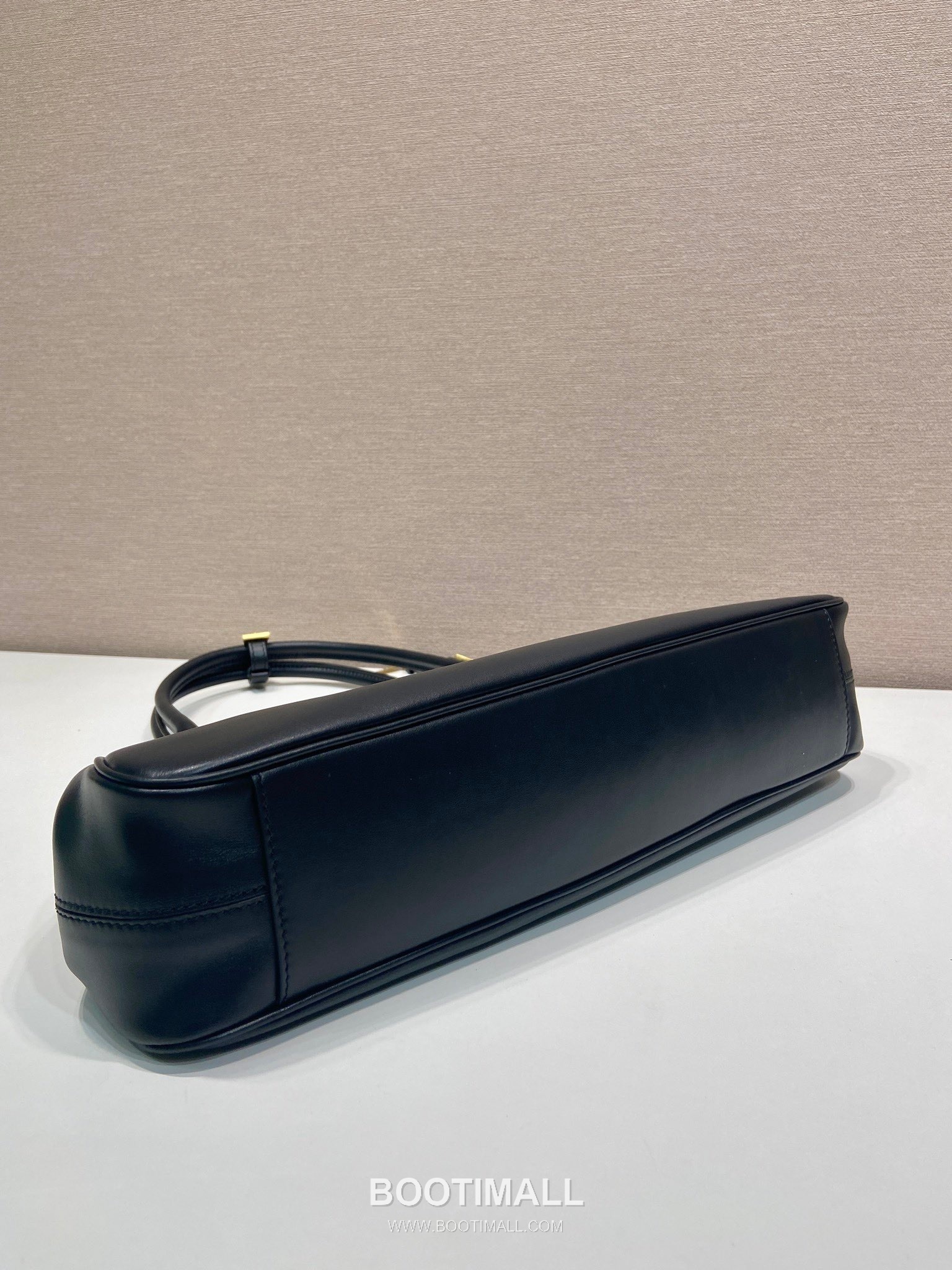 Prada Calfskin Leather Tote Bag with Front Back Pocket and Turn Lock Detail 프라다 카프스킨 가죽 앞뒤 포켓 턴락 토트백 1BG569 38cm 6