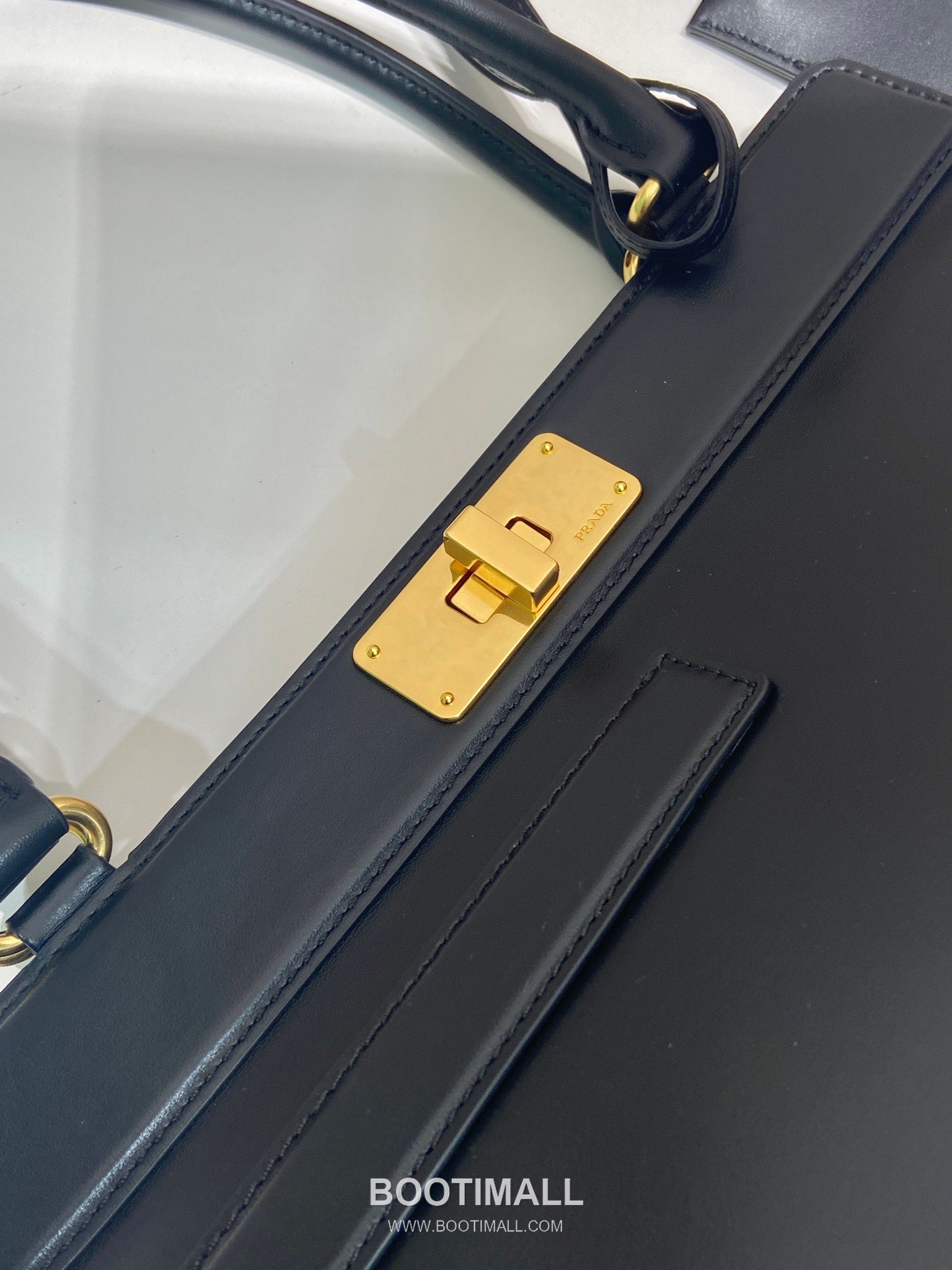 Prada Calfskin Leather Tote Bag with Front Back Pocket and Turn Lock Detail 프라다 카프스킨 가죽 앞뒤 포켓 턴락 토트백 1BG569 38cm 7