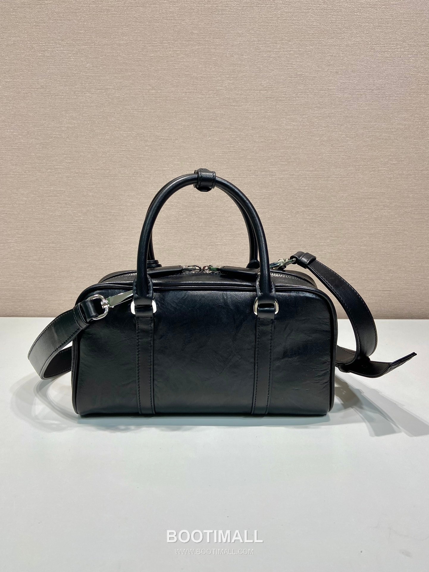 Prada Calfskin Leather Tote Bag with Front Back Pocket and Turn Lock Detail 프라다 카프스킨 가죽 앞뒤 포켓 턴락 토트백 1BG569 38cm 13