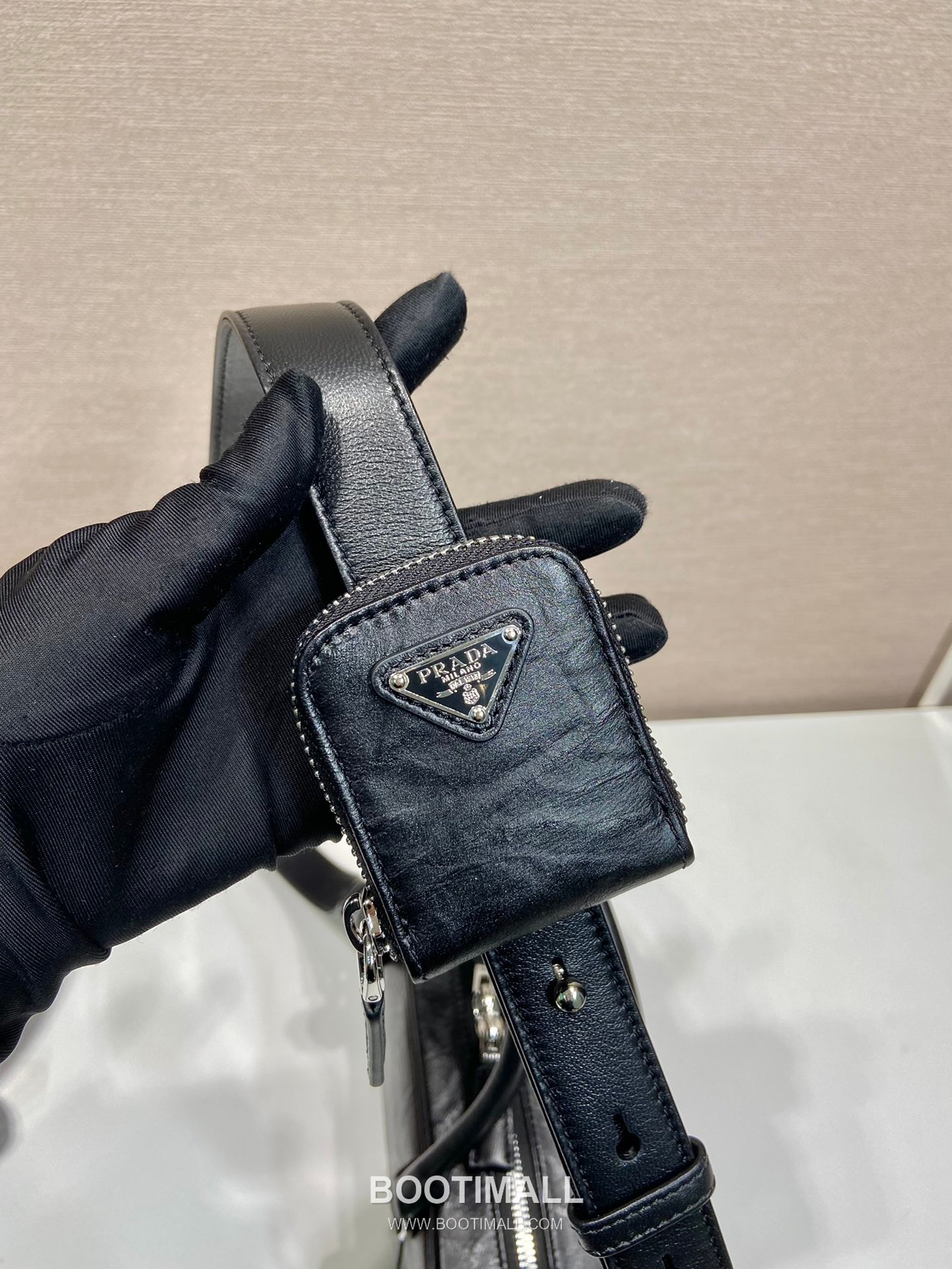 Prada Calfskin Leather Tote Bag with Front Back Pocket and Turn Lock Detail 프라다 카프스킨 가죽 앞뒤 포켓 턴락 토트백 1BG569 38cm 15