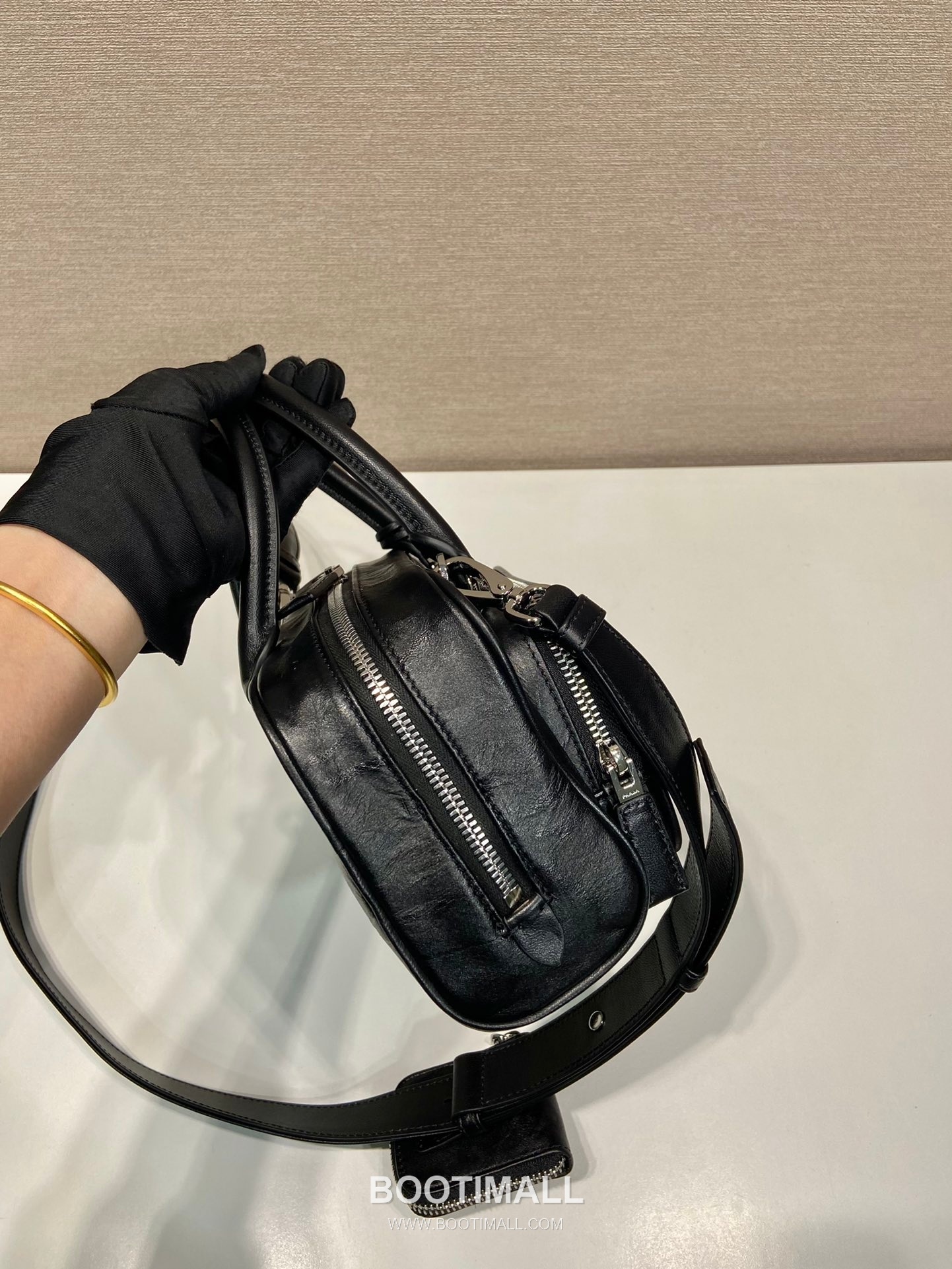 Prada Calfskin Leather Tote Bag with Front Back Pocket and Turn Lock Detail 프라다 카프스킨 가죽 앞뒤 포켓 턴락 토트백 1BG569 38cm 16