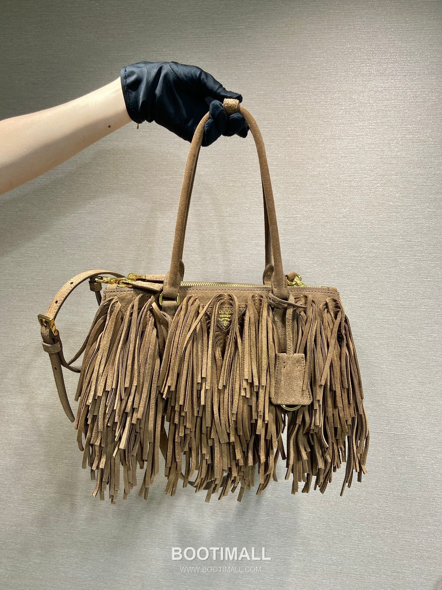 Prada Suede Leather Galleria Tote Bag with Tassel Detail and Strap 프라다 스웨이드 가죽 태슬 디테일 스트랩 토트백 1BA457 30cm 10