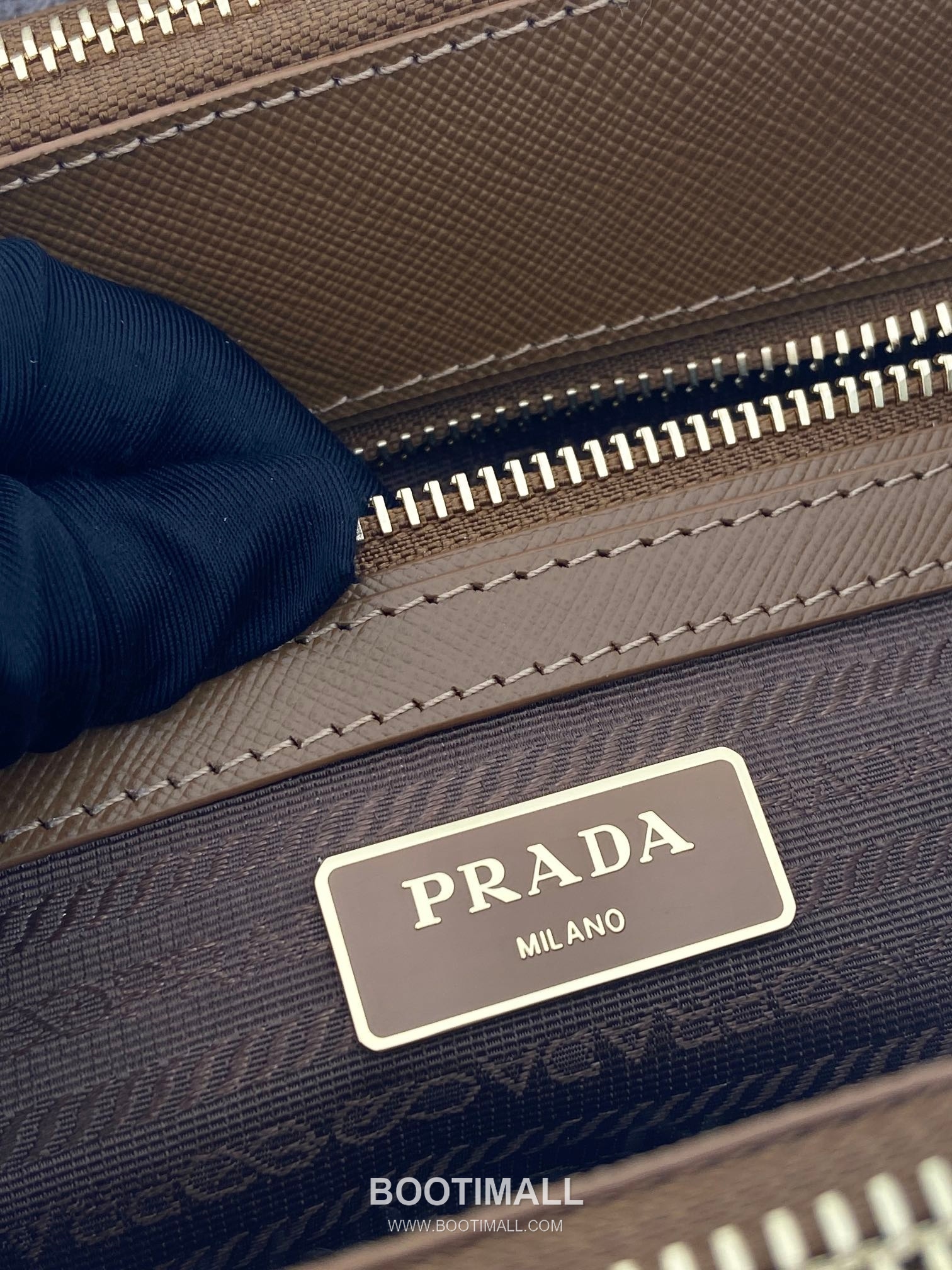 Prada Saffiano Calfskin Leather Galleria Tote Bag with Strap and Multi Pocket 프라다 사피아노 카프스킨 스트랩 멀티 포켓 갤러리아 토트백 1BA863 28cm 10