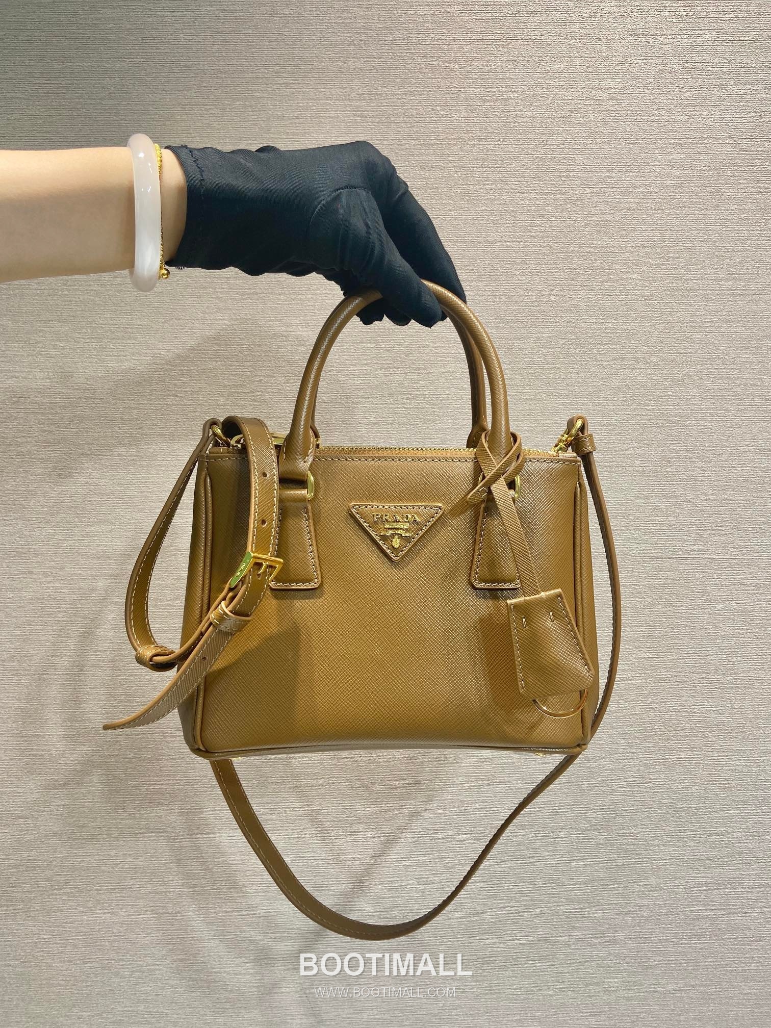 Prada Saffiano Calfskin Leather Galleria Mini Tote Bag with Strap 프라다 사피아노 카프스킨 스트랩 갤러리아 미니 토트백 1BA906 20cm 1