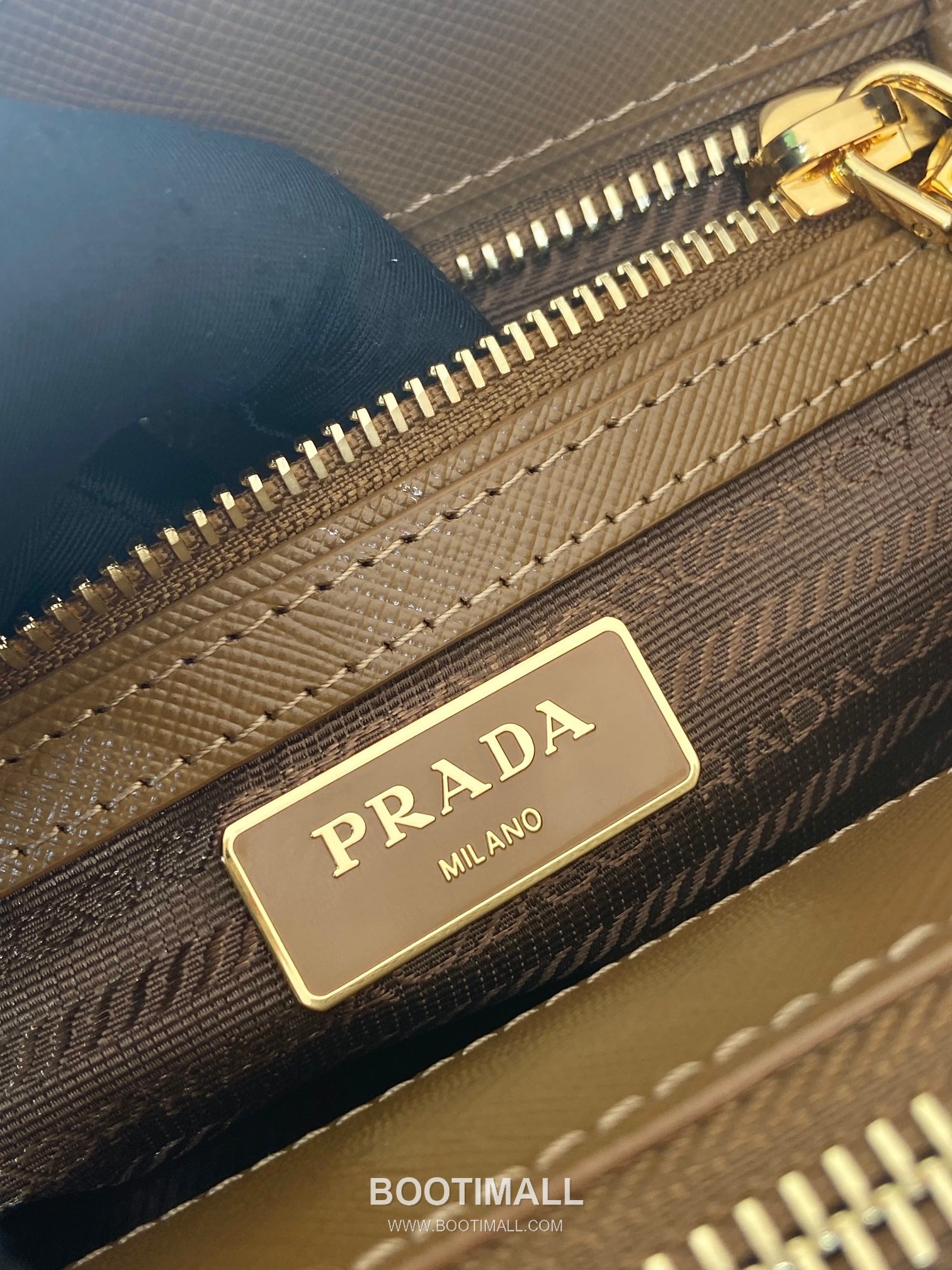 Prada Saffiano Calfskin Leather Galleria Mini Tote Bag with Strap 프라다 사피아노 카프스킨 스트랩 갤러리아 미니 토트백 1BA906 20cm 10