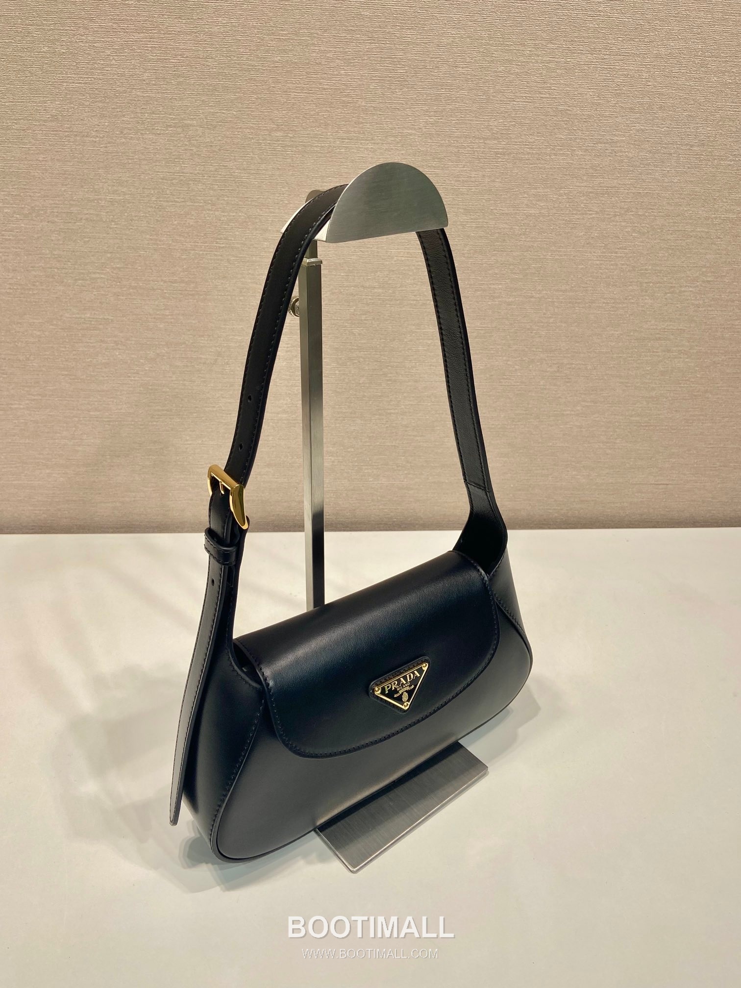 Prada Calfskin Leather Shoulder Bag with Magnetic Flap and Adjustable Handle 프라다 카프스킨 가죽 마그네틱 플랩 조절 핸들 숄더백 1BD358 25cm 3