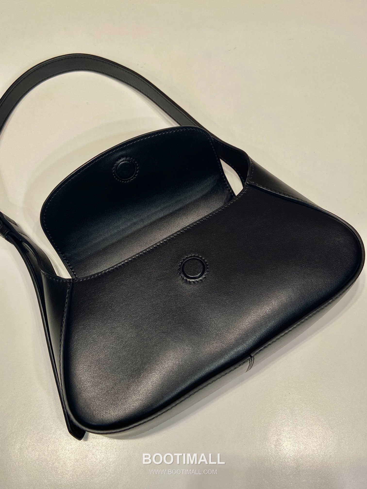 Prada Calfskin Leather Shoulder Bag with Magnetic Flap and Adjustable Handle 프라다 카프스킨 가죽 마그네틱 플랩 조절 핸들 숄더백 1BD358 25cm 7