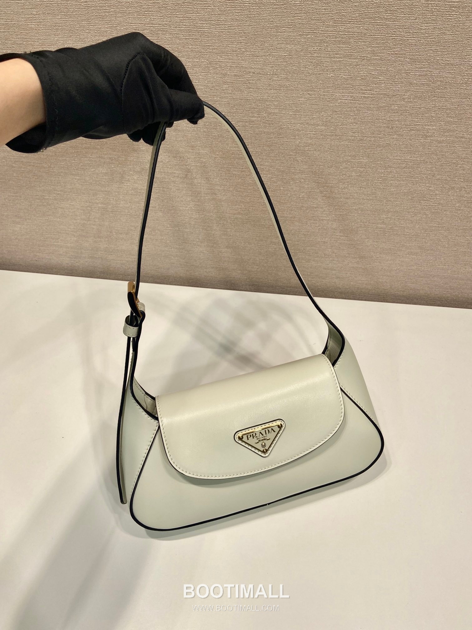 Prada Calfskin Leather Shoulder Bag with Magnetic Flap and Adjustable Handle 프라다 카프스킨 가죽 마그네틱 플랩 조절 핸들 숄더백 1BD358 25cm 2