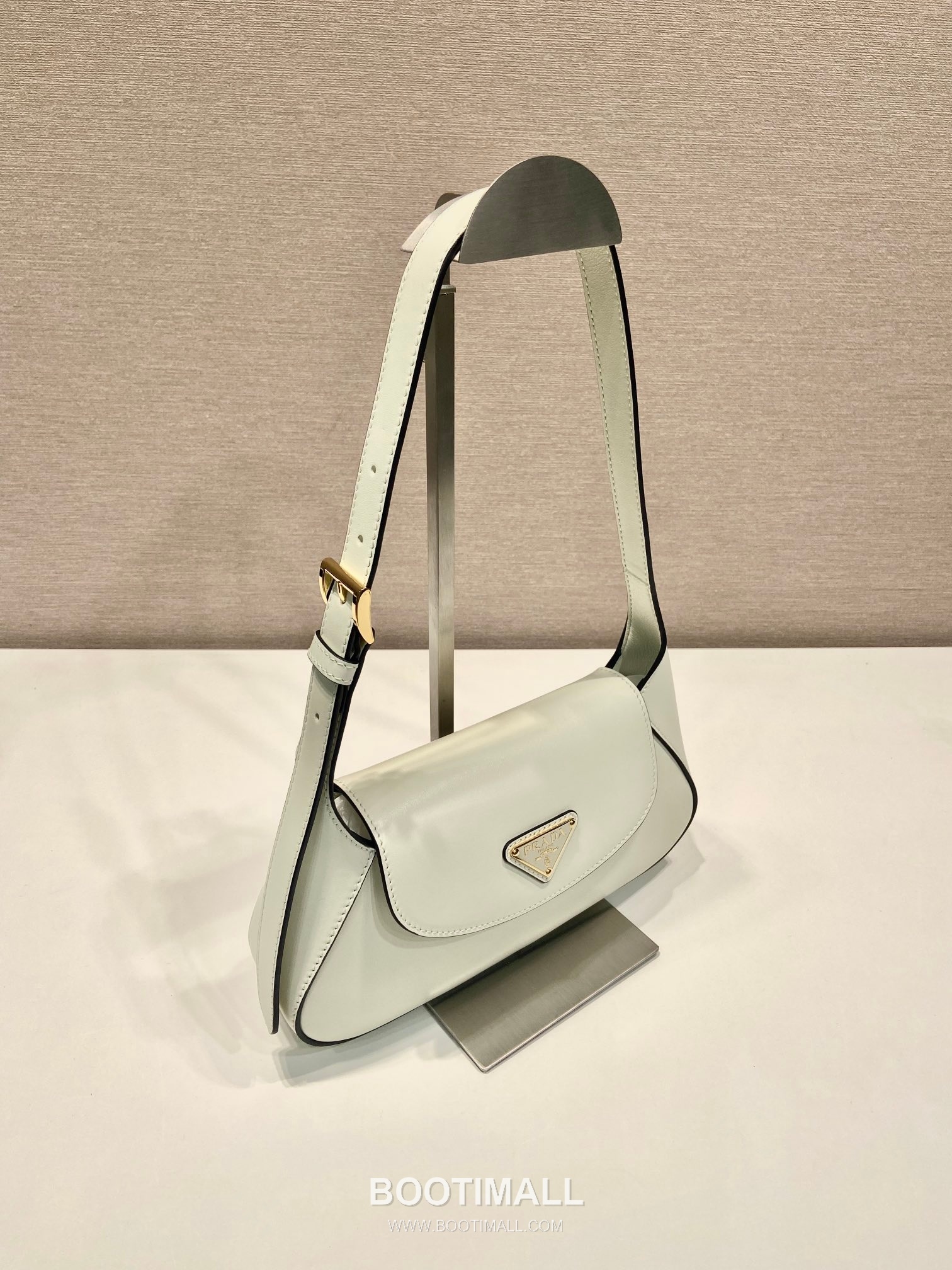Prada Calfskin Leather Shoulder Bag with Magnetic Flap and Adjustable Handle 프라다 카프스킨 가죽 마그네틱 플랩 조절 핸들 숄더백 1BD358 25cm 3