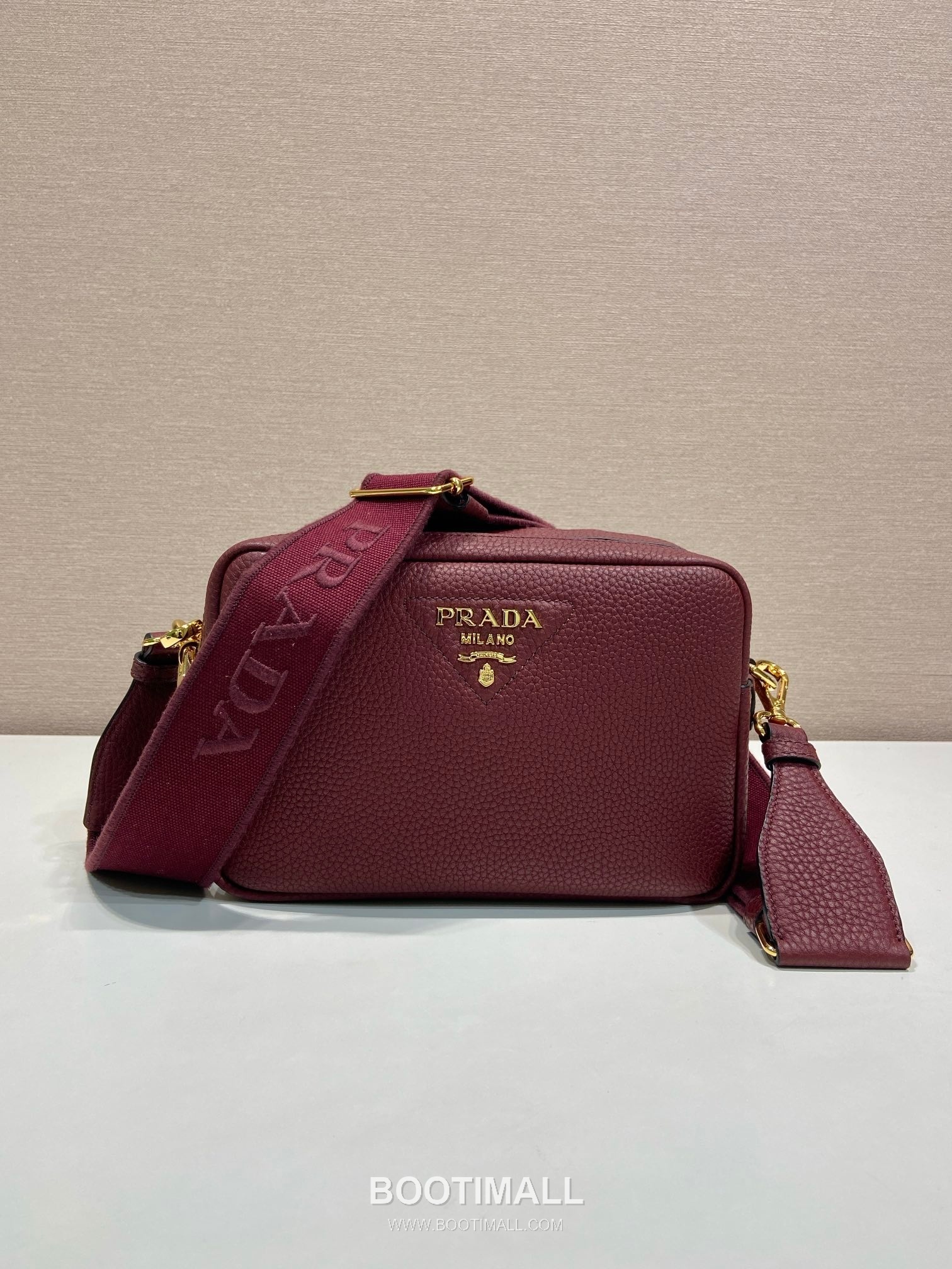 Prada Deerskin Calf Leather Crossbody Bag with Dual Adjustable Strap 프라다 디어스킨 카프 가죽 듀얼 조절 스트랩 크로스백 1BD082-1 22cm 1