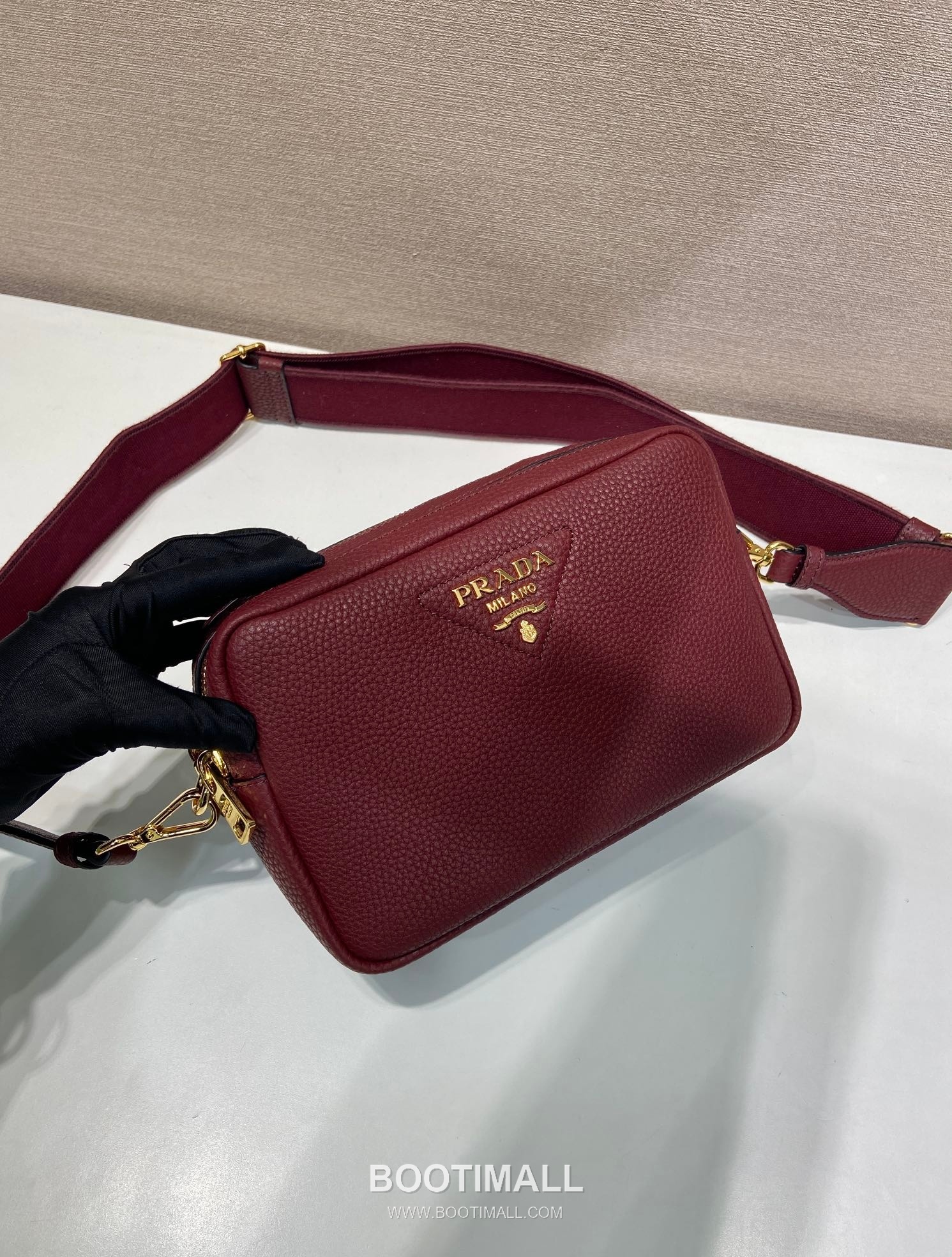 Prada Deerskin Calf Leather Crossbody Bag with Dual Adjustable Strap 프라다 디어스킨 카프 가죽 듀얼 조절 스트랩 크로스백 1BD082-1 22cm 2