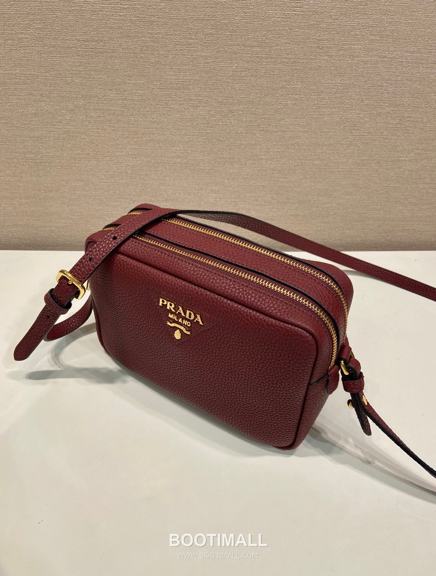 Prada Deerskin Calf Leather Crossbody Bag with Dual Adjustable Strap 프라다 디어스킨 카프 가죽 듀얼 조절 스트랩 크로스백 1BD082-1 22cm 3