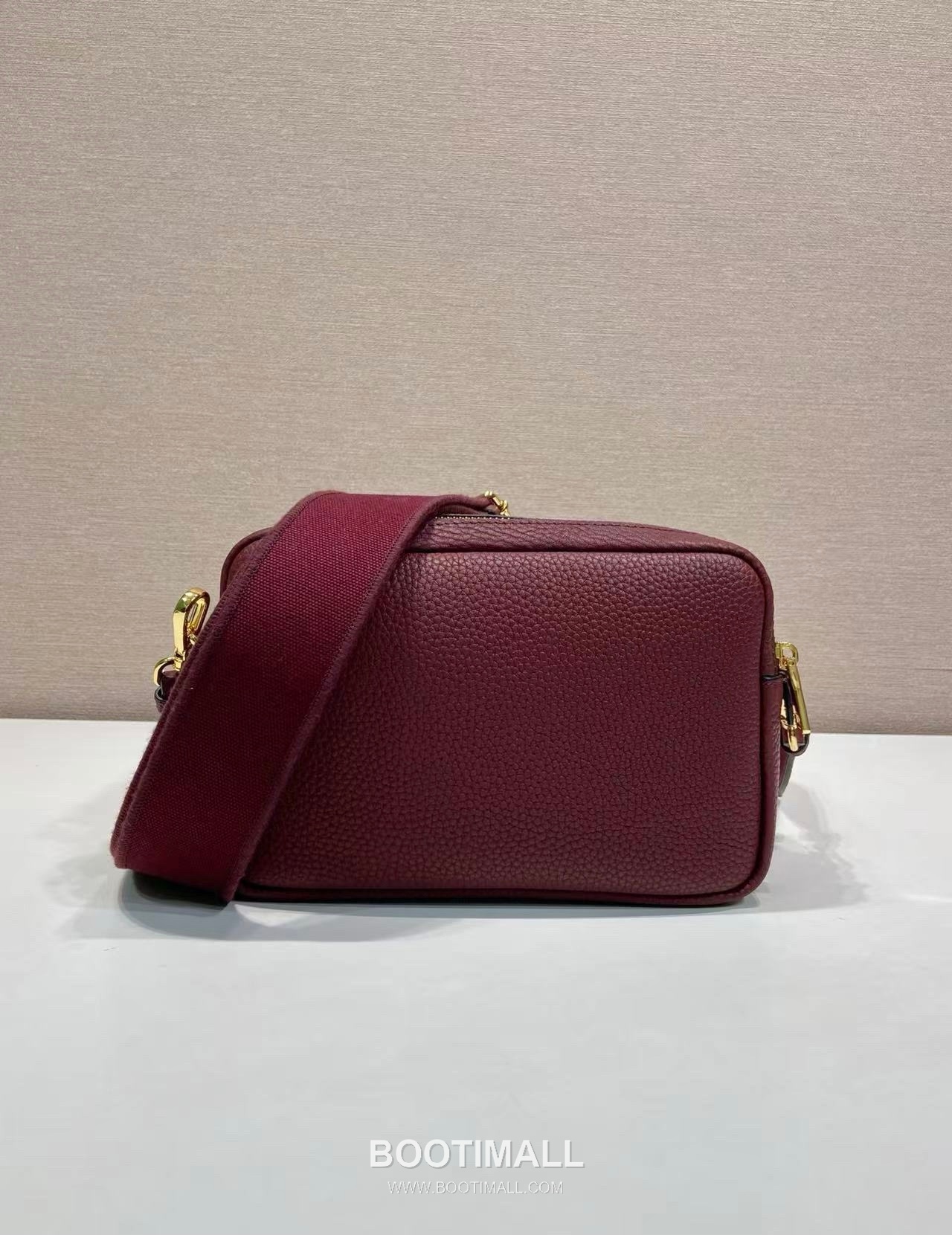 Prada Deerskin Calf Leather Crossbody Bag with Dual Adjustable Strap 프라다 디어스킨 카프 가죽 듀얼 조절 스트랩 크로스백 1BD082-1 22cm 4