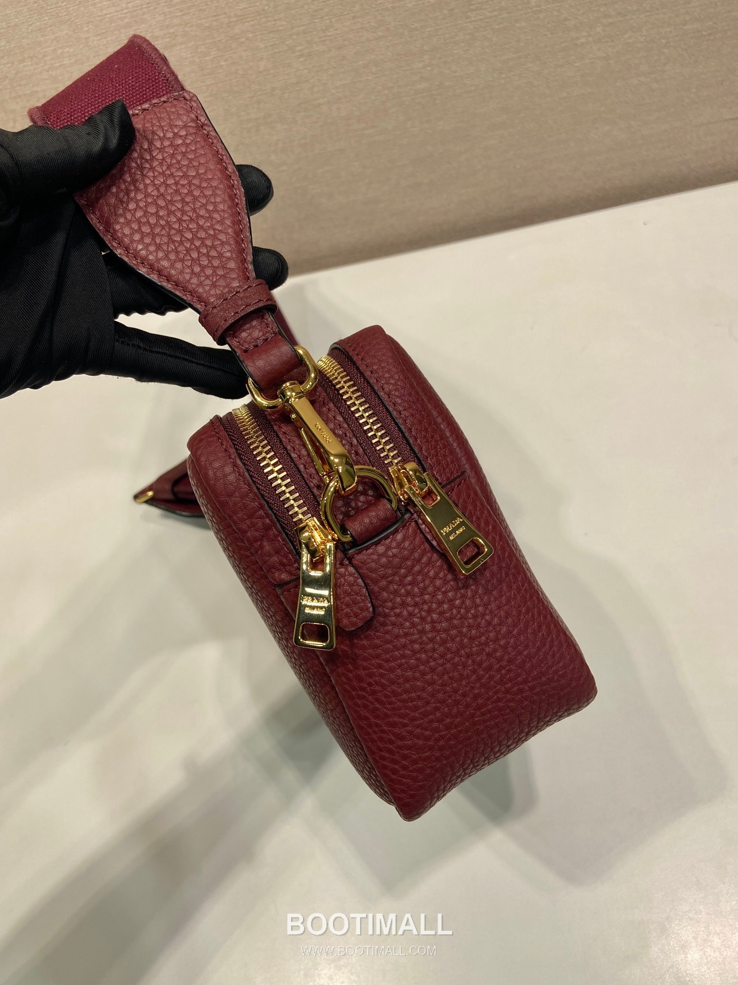 Prada Deerskin Calf Leather Crossbody Bag with Dual Adjustable Strap 프라다 디어스킨 카프 가죽 듀얼 조절 스트랩 크로스백 1BD082-1 22cm 5