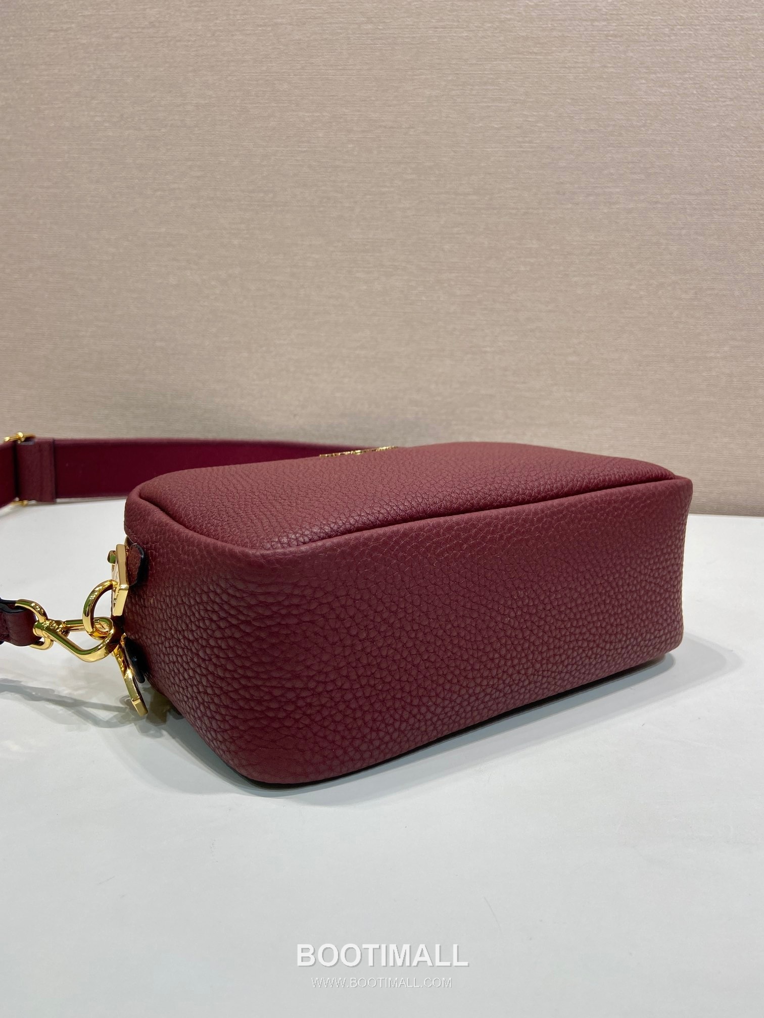 Prada Deerskin Calf Leather Crossbody Bag with Dual Adjustable Strap 프라다 디어스킨 카프 가죽 듀얼 조절 스트랩 크로스백 1BD082-1 22cm 6