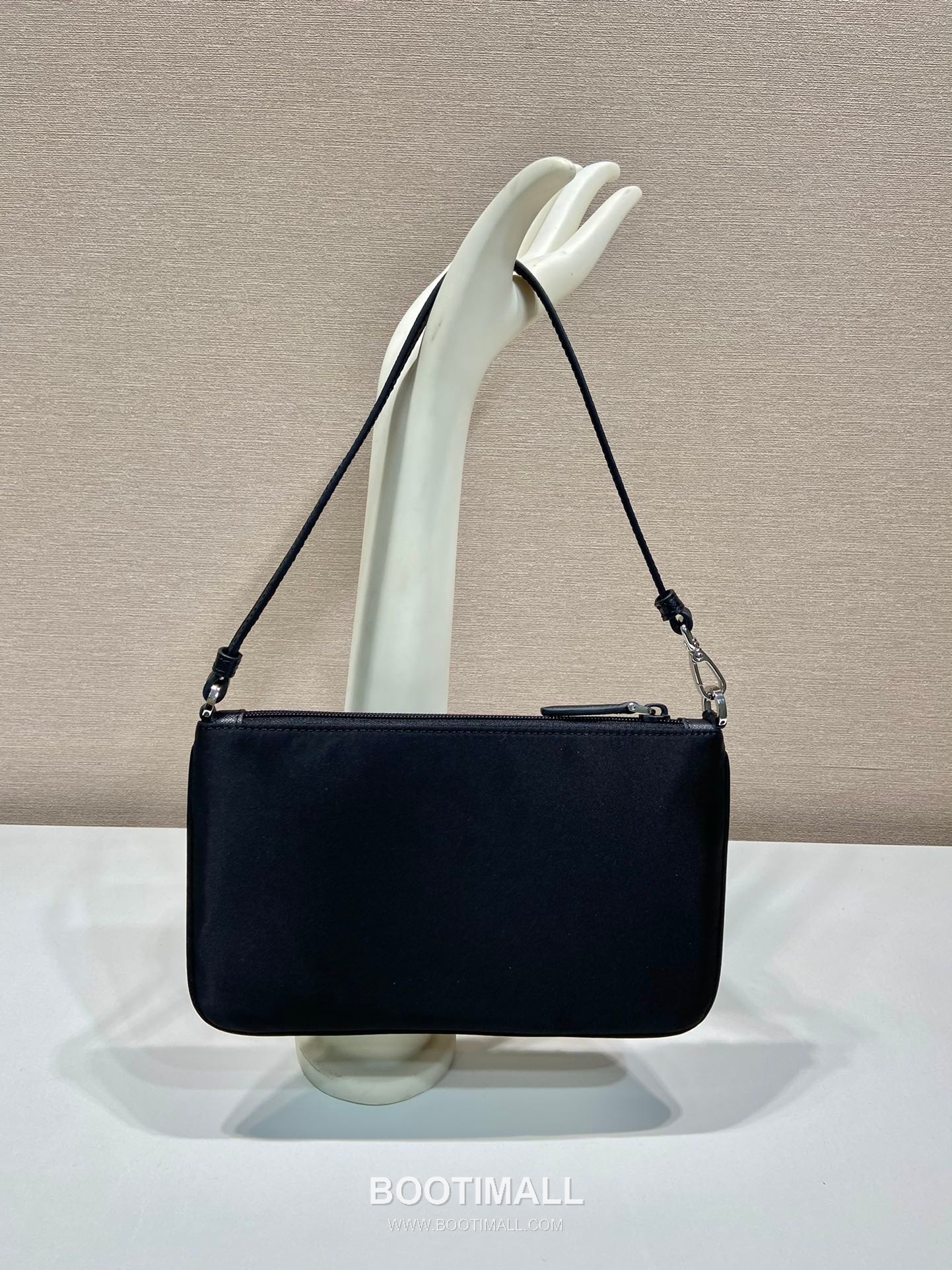 Prada Nylon Crossgrain Leather Handle Hobo Bag with Triangle Logo 프라다 나일론 크로스그레인 핸들 호보백 1NI545 24cm 5