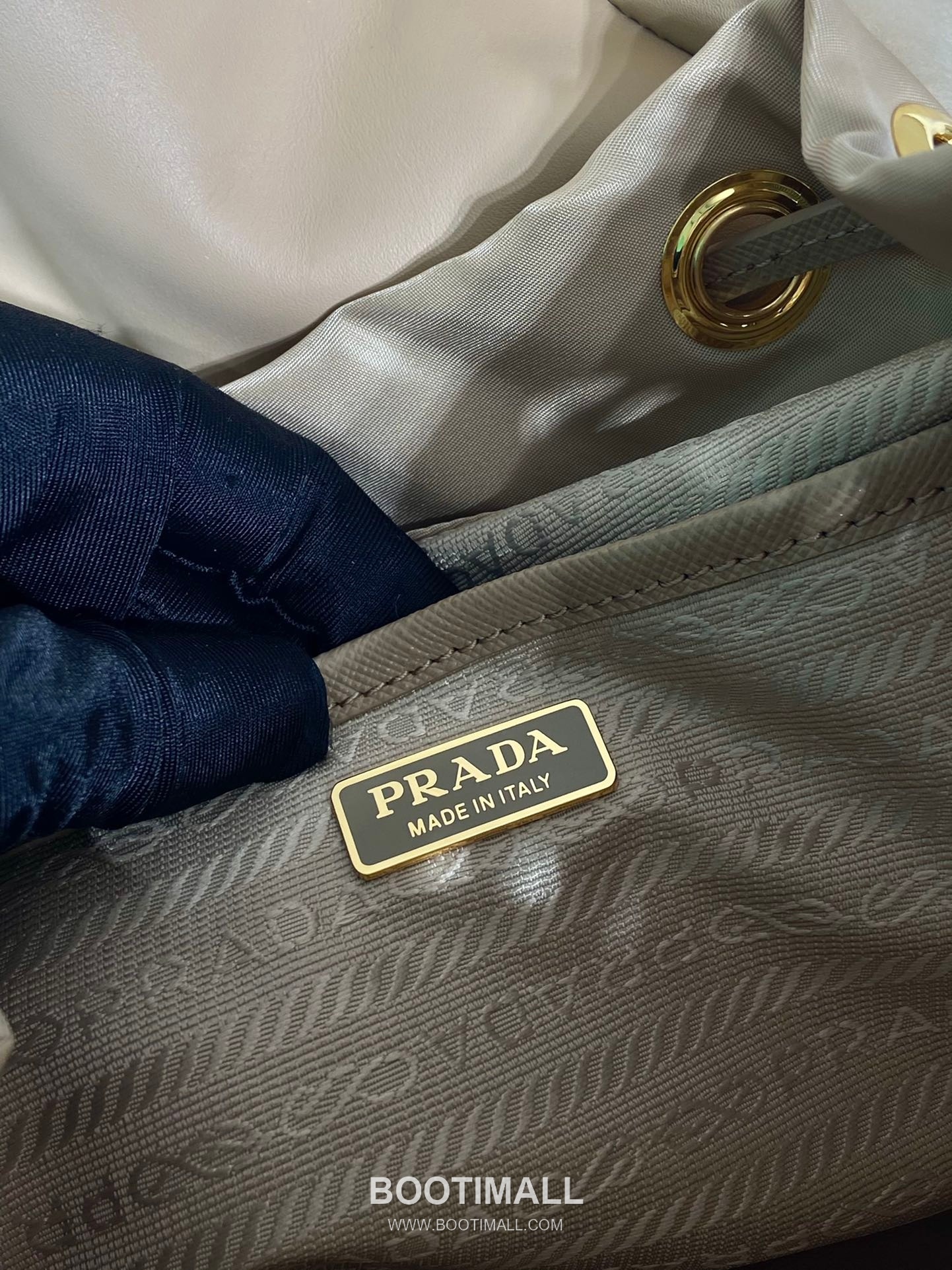 Prada Wool Nylon Backpack with Front Zip Pocket and Pouch Detail 프라다 울 나일론 프론트 지퍼 포켓 백팩 1BZ074 20.5cm 9