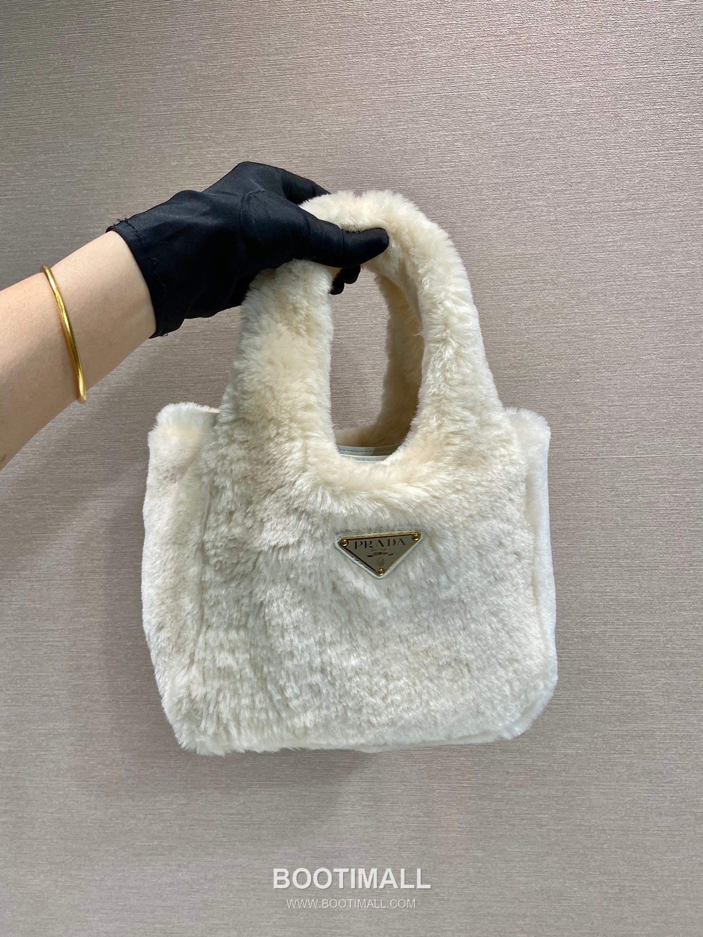 Prada Wool Bucket Bag with Enamel Triangle Logo and Magnetic Closure 프라다 울 에나멜 삼각로고 버킷백 1BA349 18cm 2