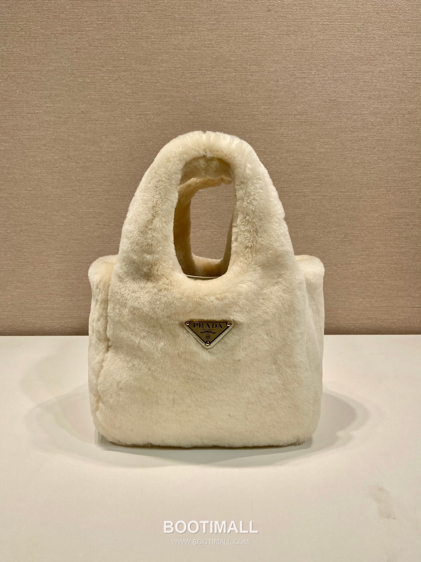 Prada Wool Bucket Bag with Enamel Triangle Logo and Magnetic Closure 프라다 울 에나멜 삼각로고 버킷백 1BA349 18cm 3