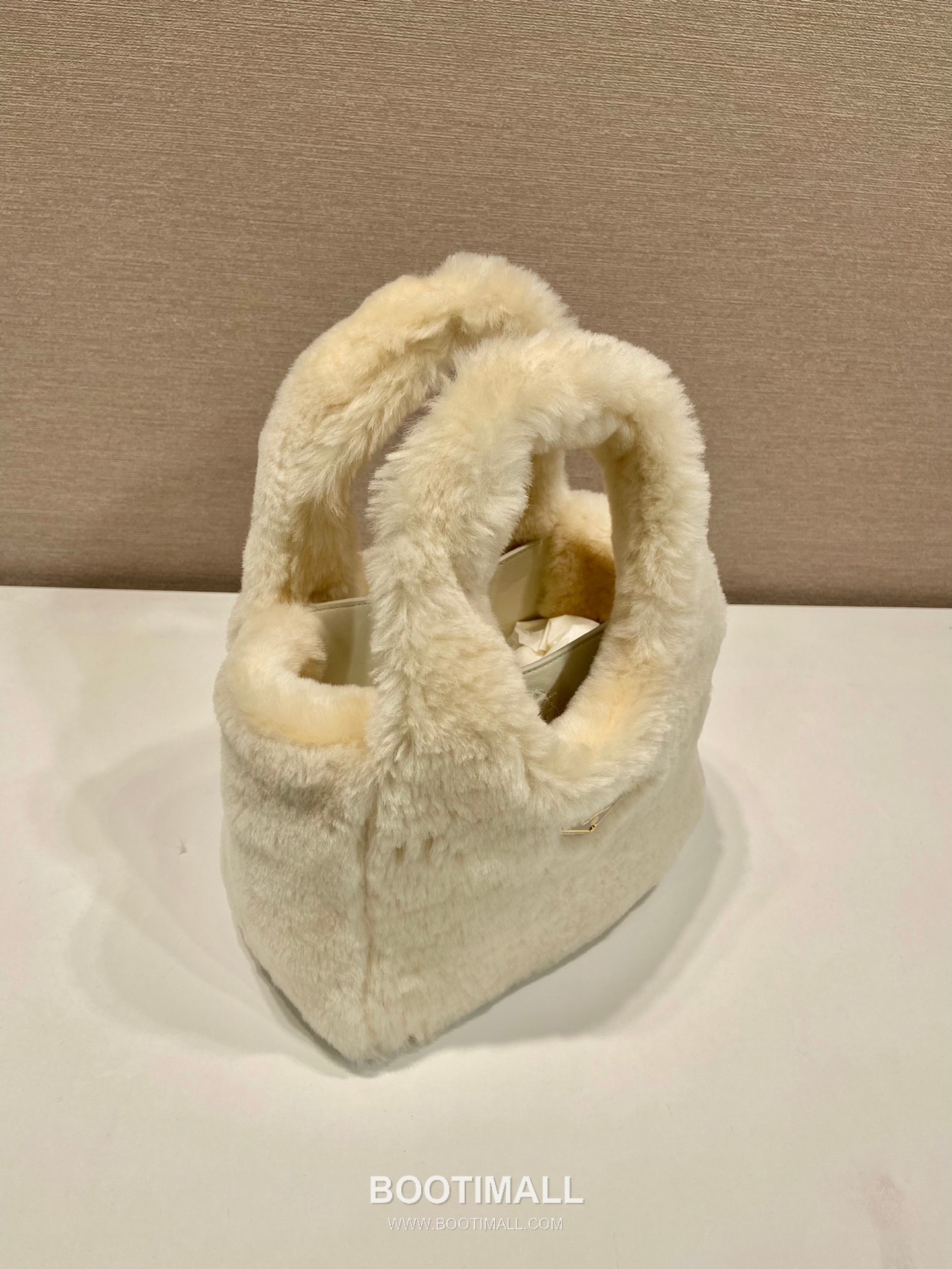 Prada Wool Bucket Bag with Enamel Triangle Logo and Magnetic Closure 프라다 울 에나멜 삼각로고 버킷백 1BA349 18cm 5