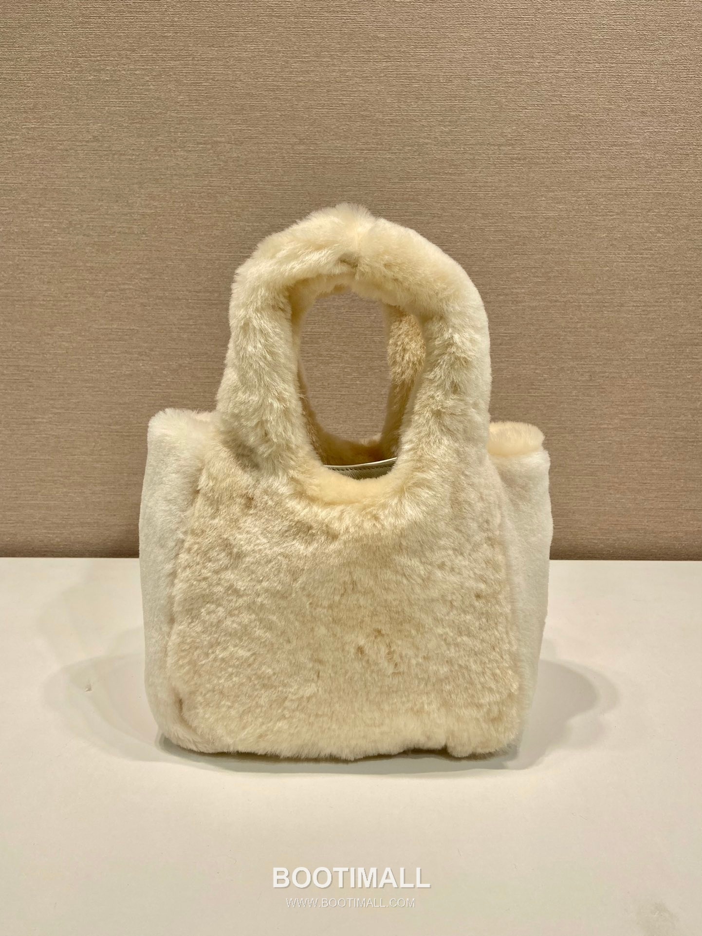 Prada Wool Bucket Bag with Enamel Triangle Logo and Magnetic Closure 프라다 울 에나멜 삼각로고 버킷백 1BA349 18cm 6