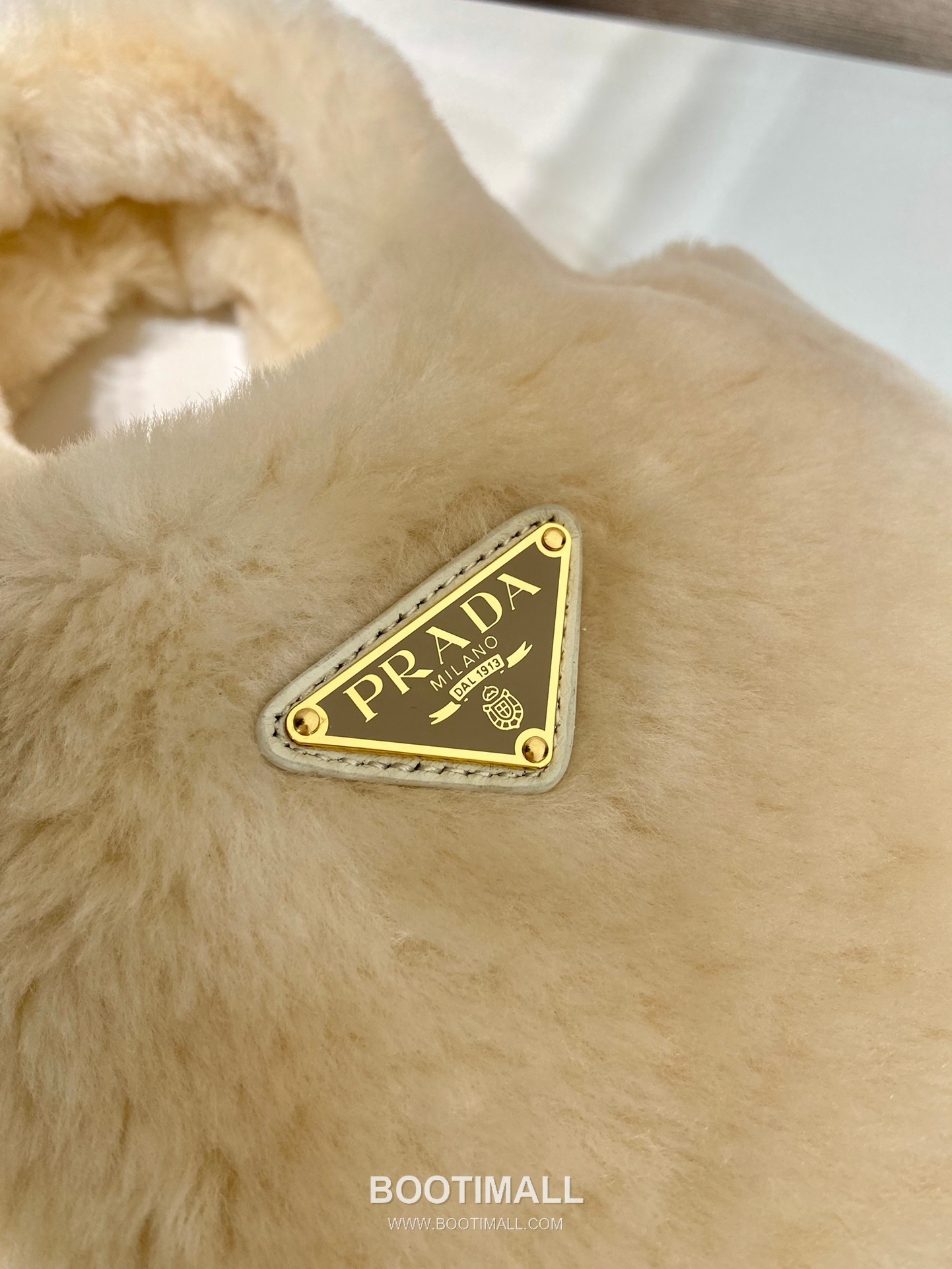 Prada Wool Bucket Bag with Enamel Triangle Logo and Magnetic Closure 프라다 울 에나멜 삼각로고 버킷백 1BA349 18cm 9