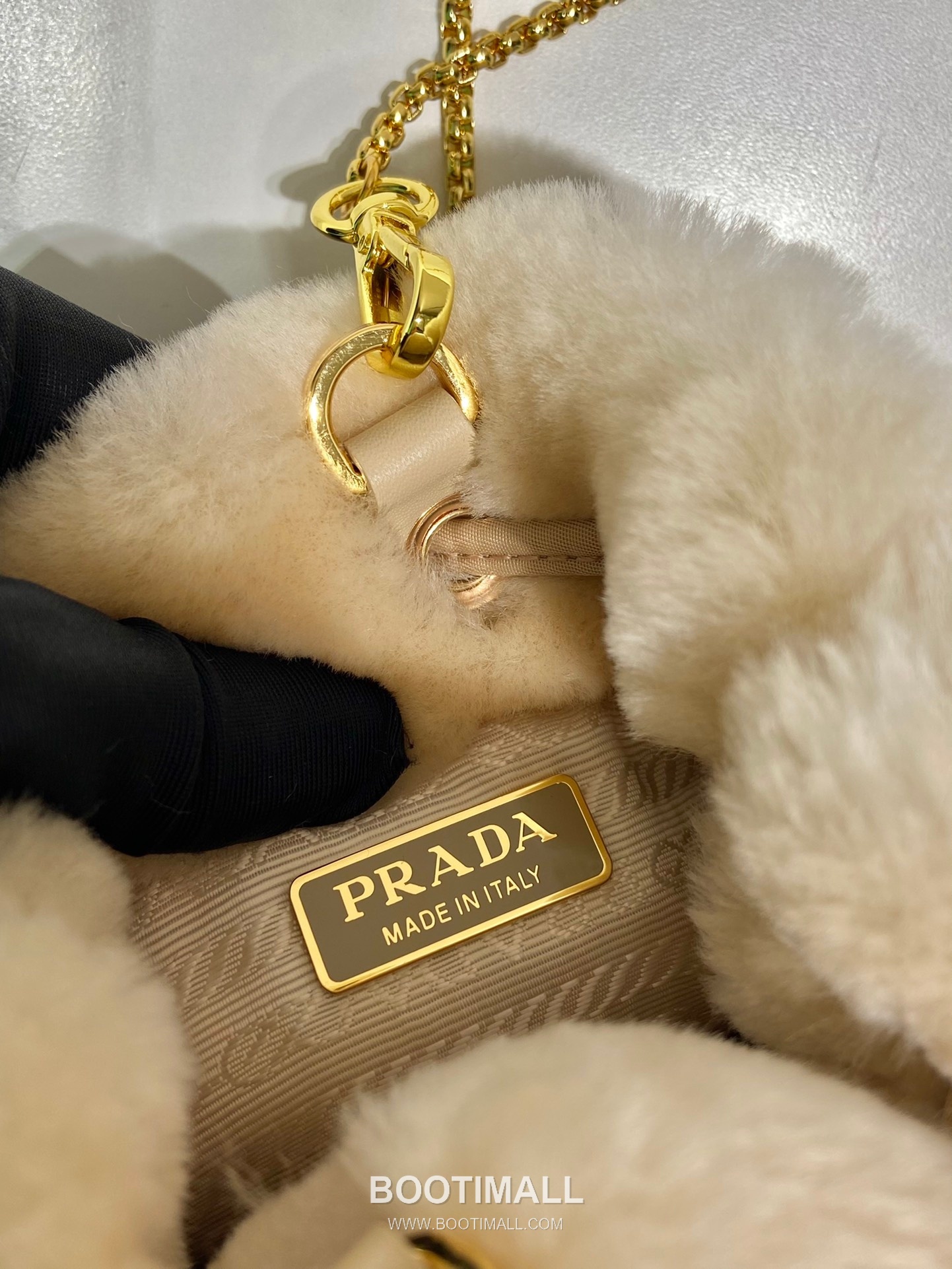 Prada Wool Mini Bucket Bag with Chain Strap and Enamel Triangle Logo 프라다 울 체인 스트랩 미니 버킷백 1NR016 9cm 9