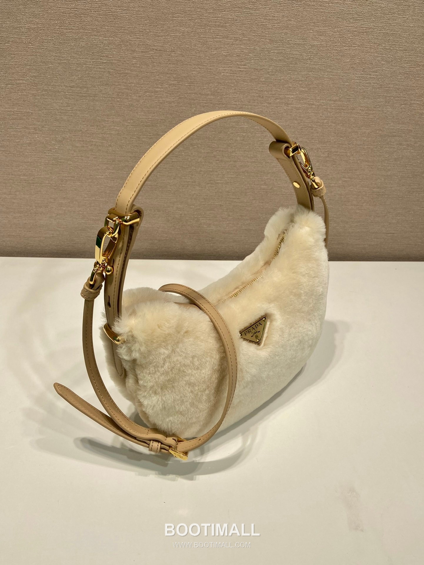 Prada Wool Leather Moon Shoulder Bag with Dual Strap and Curved Design 프라다 울 레더 듀얼 스트랩 문 숄더백 1BC194 22.5cm 2