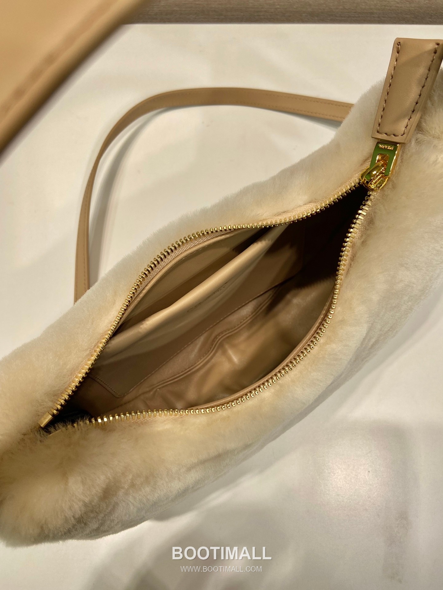 Prada Wool Leather Moon Shoulder Bag with Dual Strap and Curved Design 프라다 울 레더 듀얼 스트랩 문 숄더백 1BC194 22.5cm 7