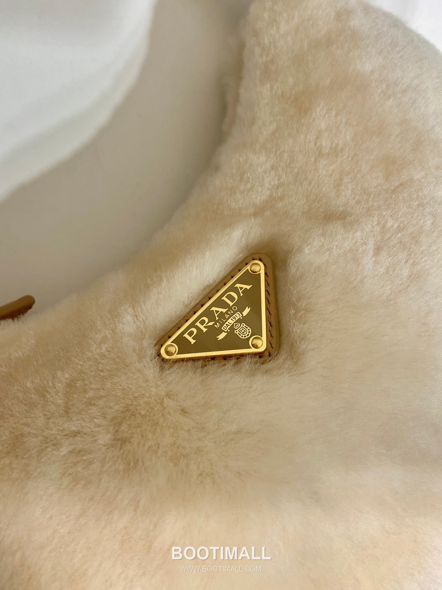 Prada Wool Leather Moon Shoulder Bag with Dual Strap and Curved Design 프라다 울 레더 듀얼 스트랩 문 숄더백 1BC194 22.5cm 8