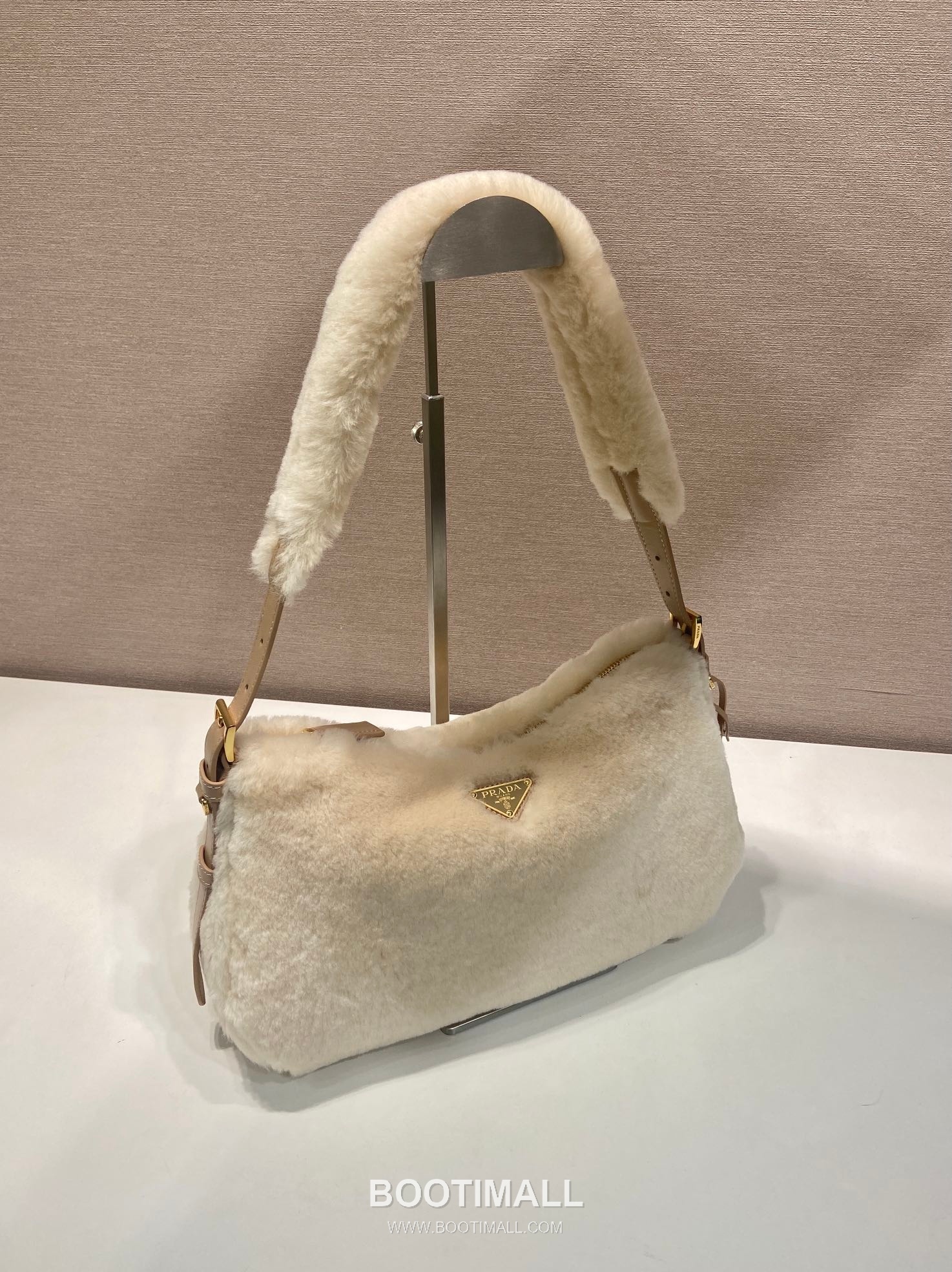 Prada Aimee Wool Lambskin Hobo Shoulder Bag with Enamel Triangle Logo 프라다 에이미 울 램스킨 삼각로고 호보 숄더백 1BC229 31cm 2