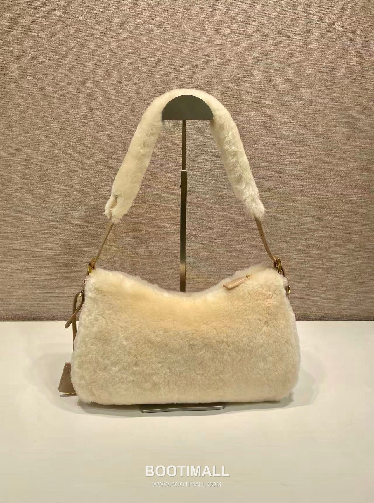 Prada Aimee Wool Lambskin Hobo Shoulder Bag with Enamel Triangle Logo 프라다 에이미 울 램스킨 삼각로고 호보 숄더백 1BC229 31cm 4