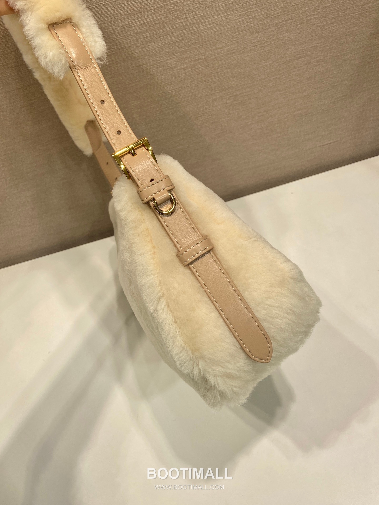 Prada Aimee Wool Lambskin Hobo Shoulder Bag with Enamel Triangle Logo 프라다 에이미 울 램스킨 삼각로고 호보 숄더백 1BC229 31cm 5