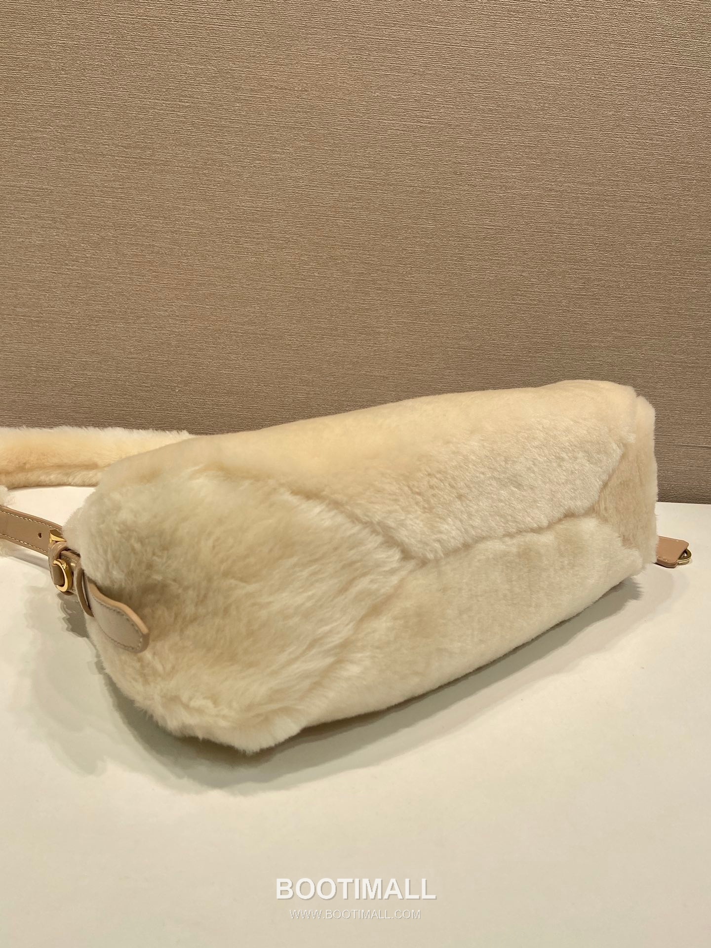 Prada Aimee Wool Lambskin Hobo Shoulder Bag with Enamel Triangle Logo 프라다 에이미 울 램스킨 삼각로고 호보 숄더백 1BC229 31cm 6