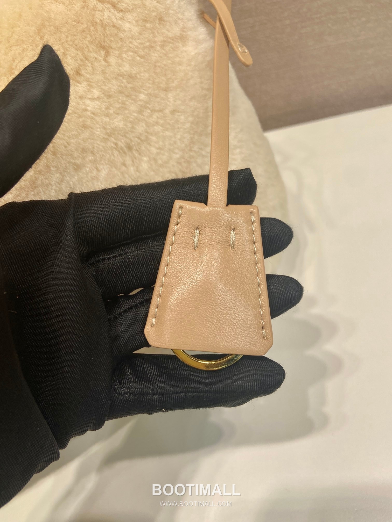 Prada Aimee Wool Lambskin Hobo Shoulder Bag with Enamel Triangle Logo 프라다 에이미 울 램스킨 삼각로고 호보 숄더백 1BC229 31cm 7