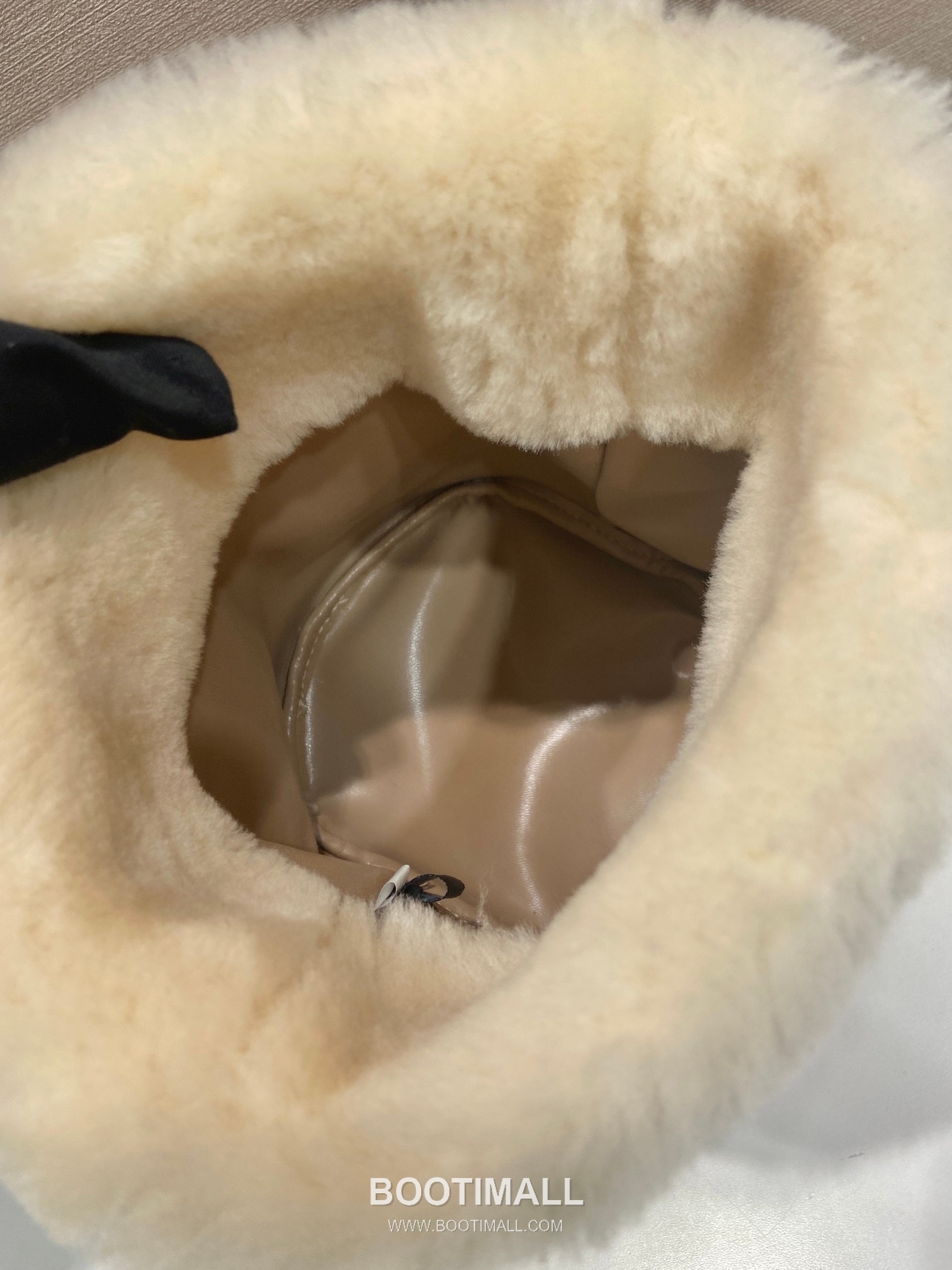 Prada Wool Calfskin Bucket Bag with Enamel Triangle Logo and Drawstring Closure 프라다 울 카프스킨 삼각로고 드로우스트링 버킷백 1BE088 14cm 9