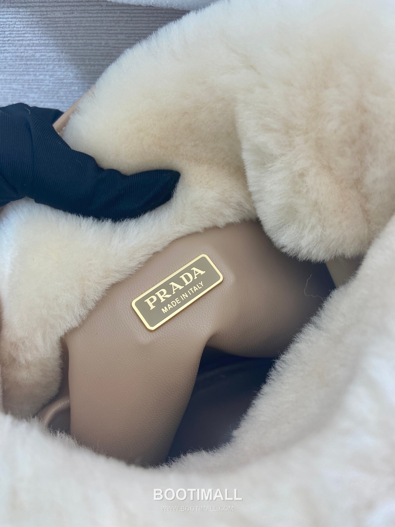 Prada Wool Calfskin Bucket Bag with Enamel Triangle Logo and Drawstring Closure 프라다 울 카프스킨 삼각로고 드로우스트링 버킷백 1BE088 14cm 10