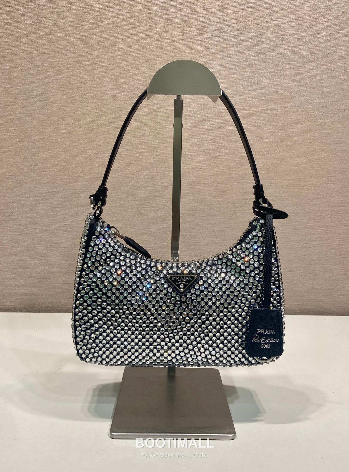 Prada Re-Edition 2005 Crystal Saffiano Leather Hobo Bag with Zip Closure 프라다 리에디션2005 크리스탈 사피아노 호보백 1N204M 22cm 1