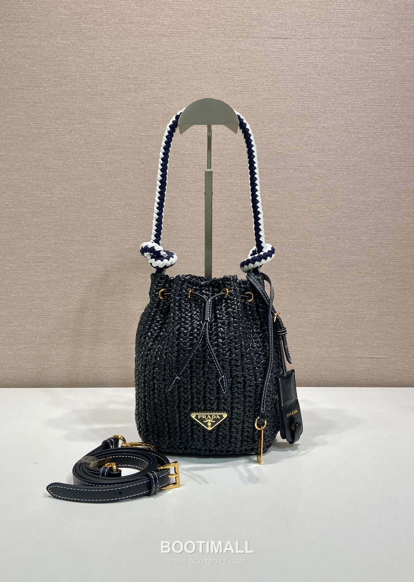 Prada Raffia Woven Bucket Bag with Leather Strap and Drawstring Closure 프라다 라피아 우븐 레더 스트랩 버킷백 1BE068 19.5cm 1