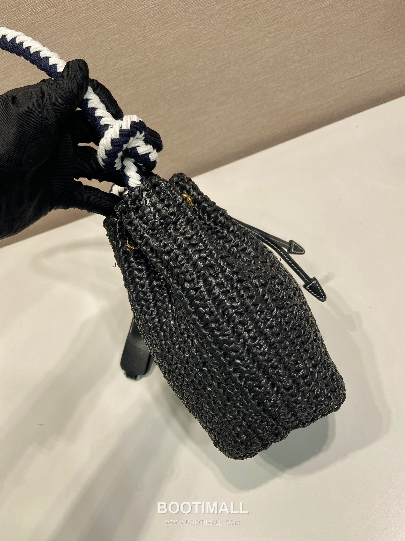 Prada Raffia Woven Bucket Bag with Leather Strap and Drawstring Closure 프라다 라피아 우븐 레더 스트랩 버킷백 1BE068 19.5cm 5