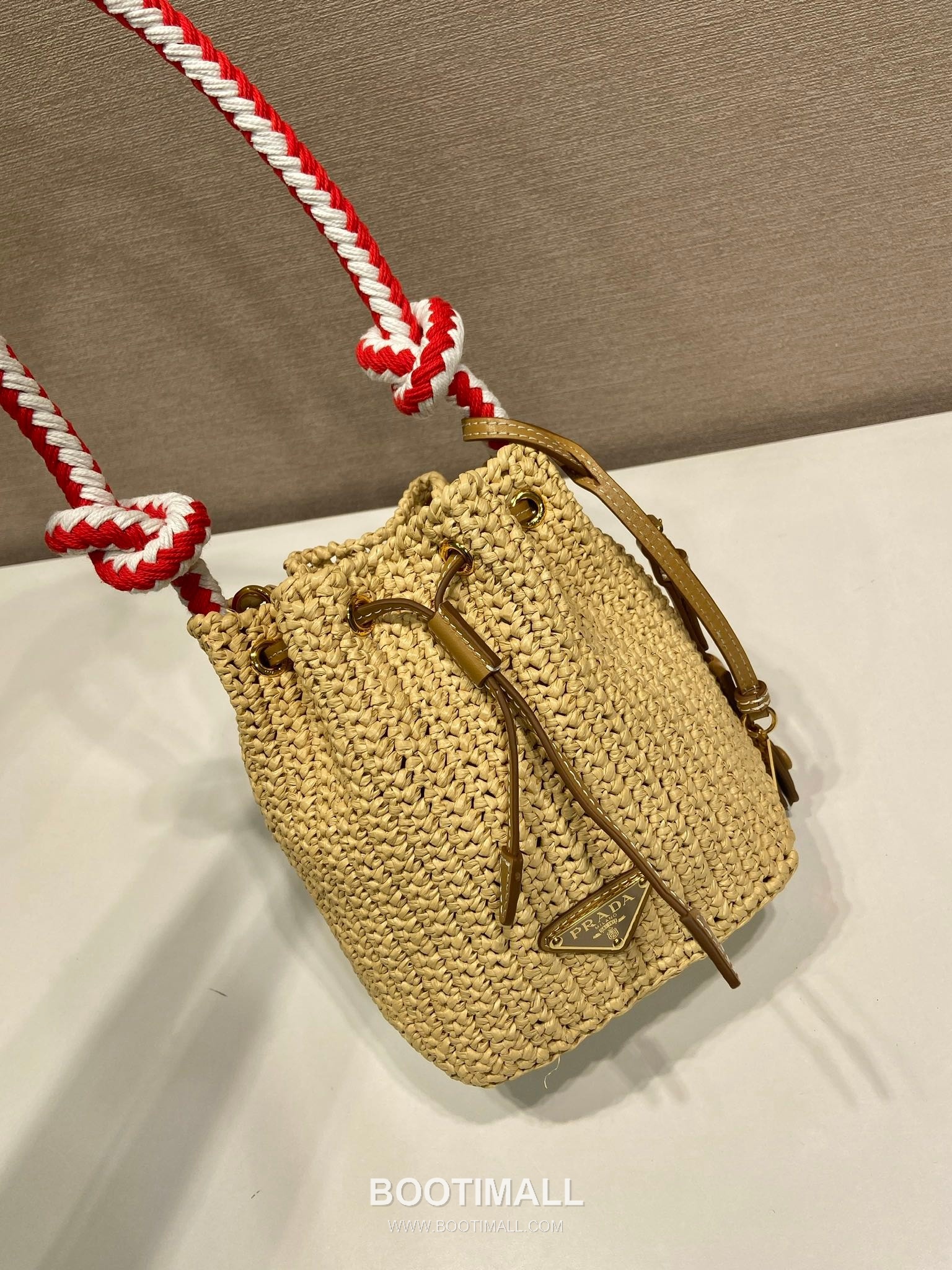 Prada Raffia Woven Bucket Bag with Leather Strap and Drawstring Closure 프라다 라피아 우븐 레더 스트랩 버킷백 1BE068 19.5cm 2