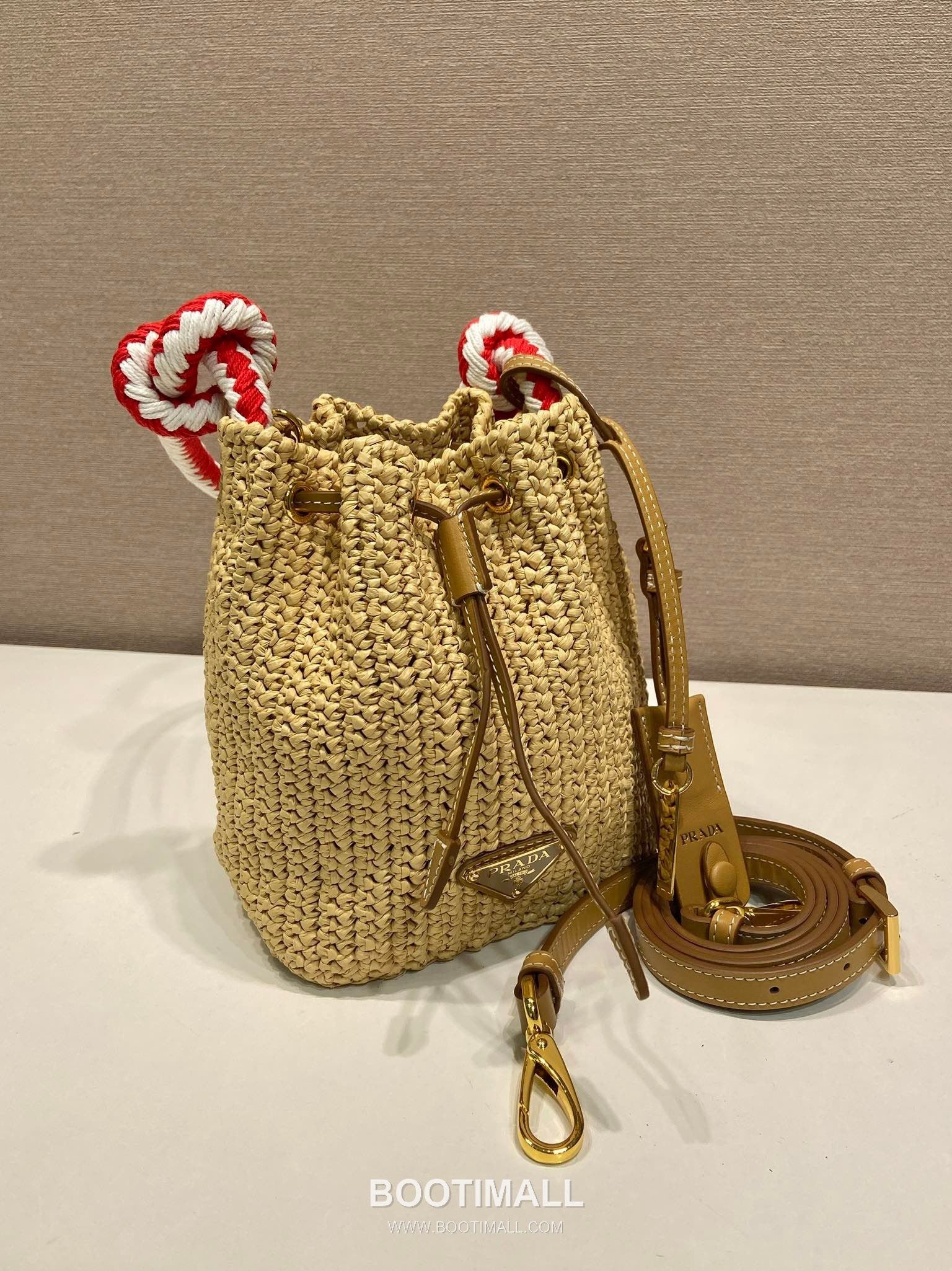Prada Raffia Woven Bucket Bag with Leather Strap and Drawstring Closure 프라다 라피아 우븐 레더 스트랩 버킷백 1BE068 19.5cm 3