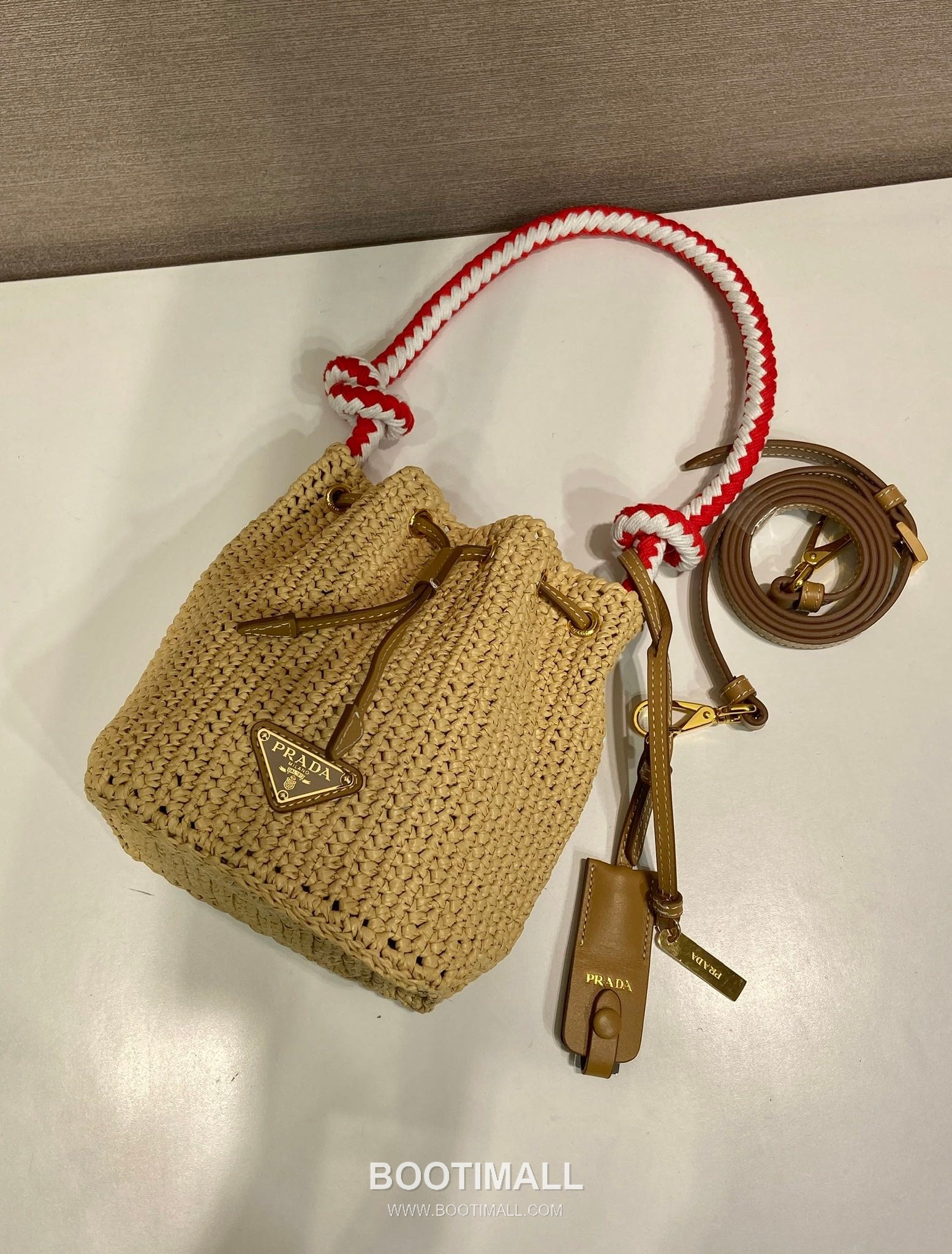 Prada Raffia Woven Bucket Bag with Leather Strap and Drawstring Closure 프라다 라피아 우븐 레더 스트랩 버킷백 1BE068 19.5cm 4